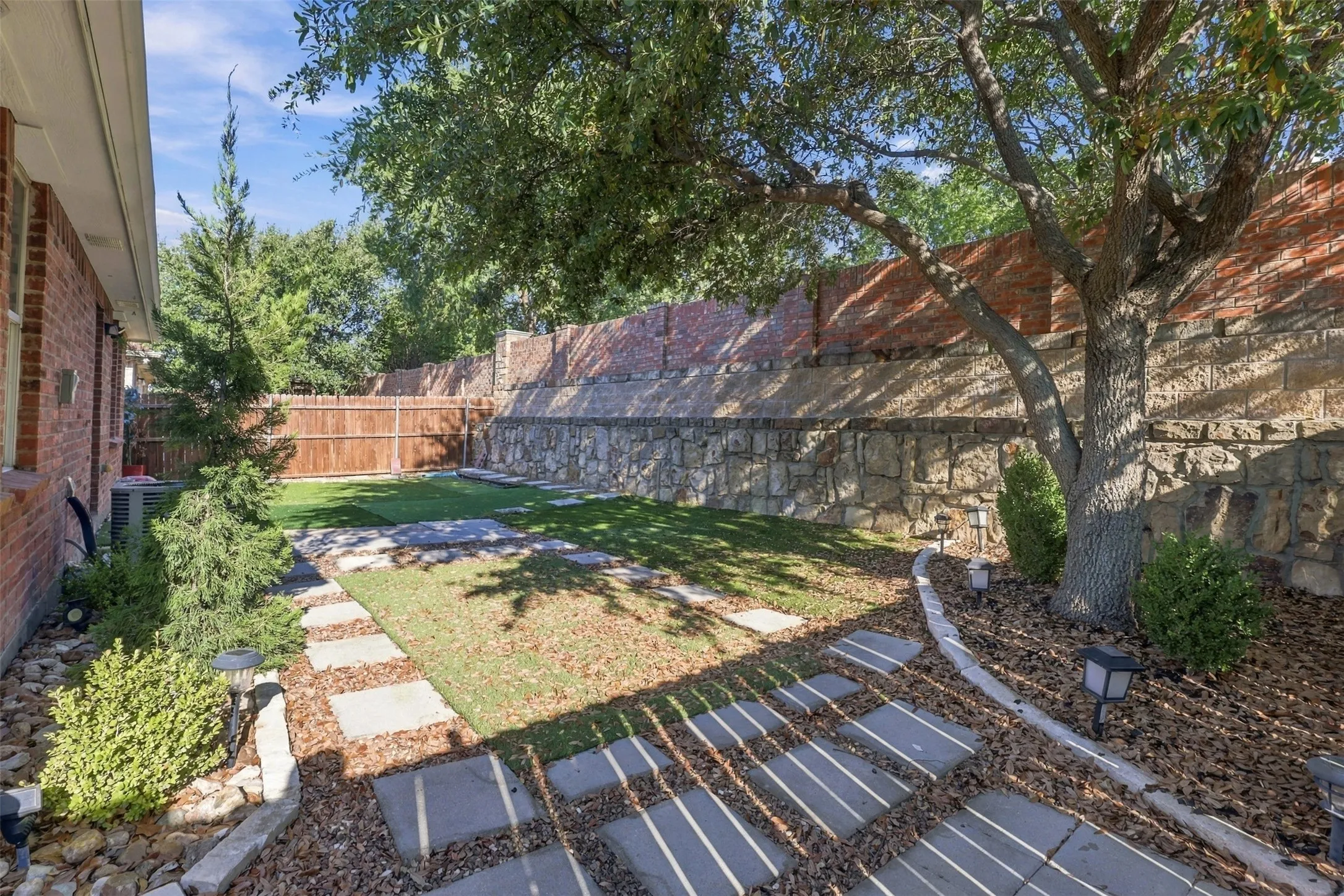 Single Family Residence For Rent in Collin County , 9582 Rosedale Drive, Frisco, Texas 75035, 4 Bedroom, 2 Bathroom, 2 Garage spaces, 2,064 Sqft, built in 2005, mls#21380481, Real Estate Agent in Frisco, Homes For Rent in Collin county, Homes For Rent in Frisco, Realtor in Frisco Texas, Real Estate Brokerage Independent Realty Texas, Luminita Cordes Realtor