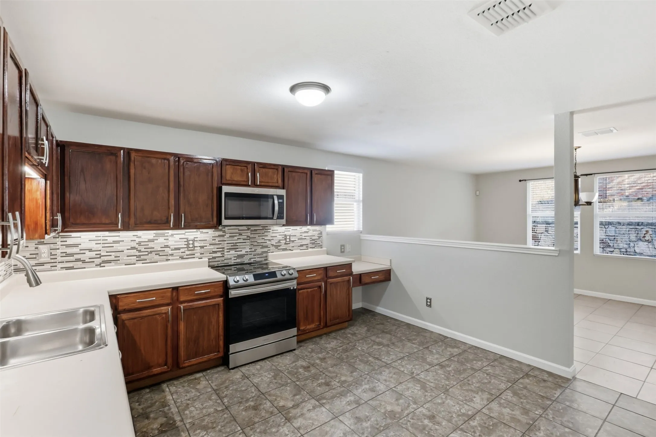 Single Family Residence For Rent in Collin County , 9582 Rosedale Drive, Frisco, Texas 75035, 4 Bedroom, 2 Bathroom, 2 Garage spaces, 2,064 Sqft, built in 2005, mls#21380481, Real Estate Agent in Frisco, Homes For Rent in Collin county, Homes For Rent in Frisco, Realtor in Frisco Texas, Real Estate Brokerage Independent Realty Texas, Luminita Cordes Realtor
