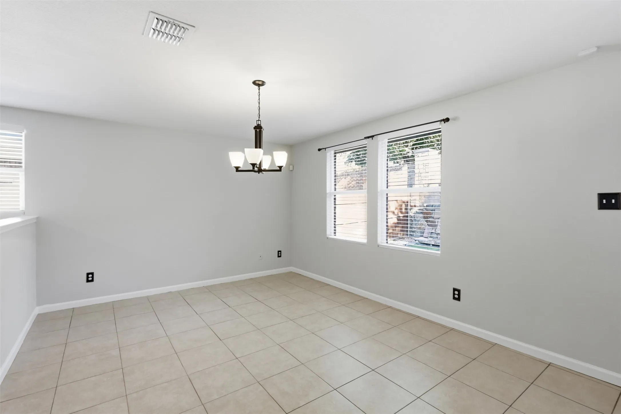 Single Family Residence For Rent in Collin County , 9582 Rosedale Drive, Frisco, Texas 75035, 4 Bedroom, 2 Bathroom, 2 Garage spaces, 2,064 Sqft, built in 2005, mls#21380481, Real Estate Agent in Frisco, Homes For Rent in Collin county, Homes For Rent in Frisco, Realtor in Frisco Texas, Real Estate Brokerage Independent Realty Texas, Luminita Cordes Realtor