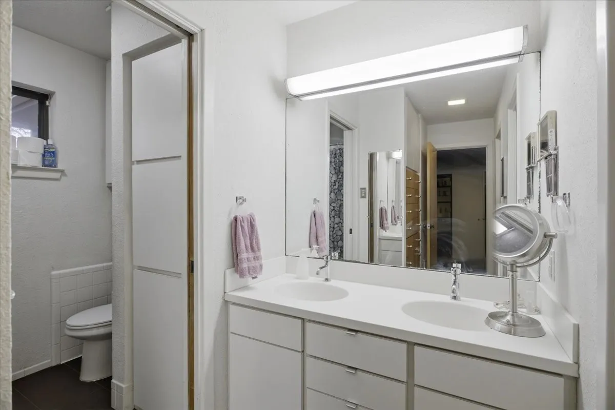 Single Family Residence For Sale in Tarrant County , 2001 Deepdale Drive, Westover Hills, Texas 76107, 3 Bedroom, 3 Bathroom, 2 Garage spaces, 3,024 Sqft, built in 1976, mls#21381645, Real Estate Agent in Westover Hills, Homes For Sale in Tarrant county, Homes For Sale in Westover Hills, Realtor in Westover Hills Texas, Real Estate Brokerage Independent Realty Texas, Luminita Cordes Realtor