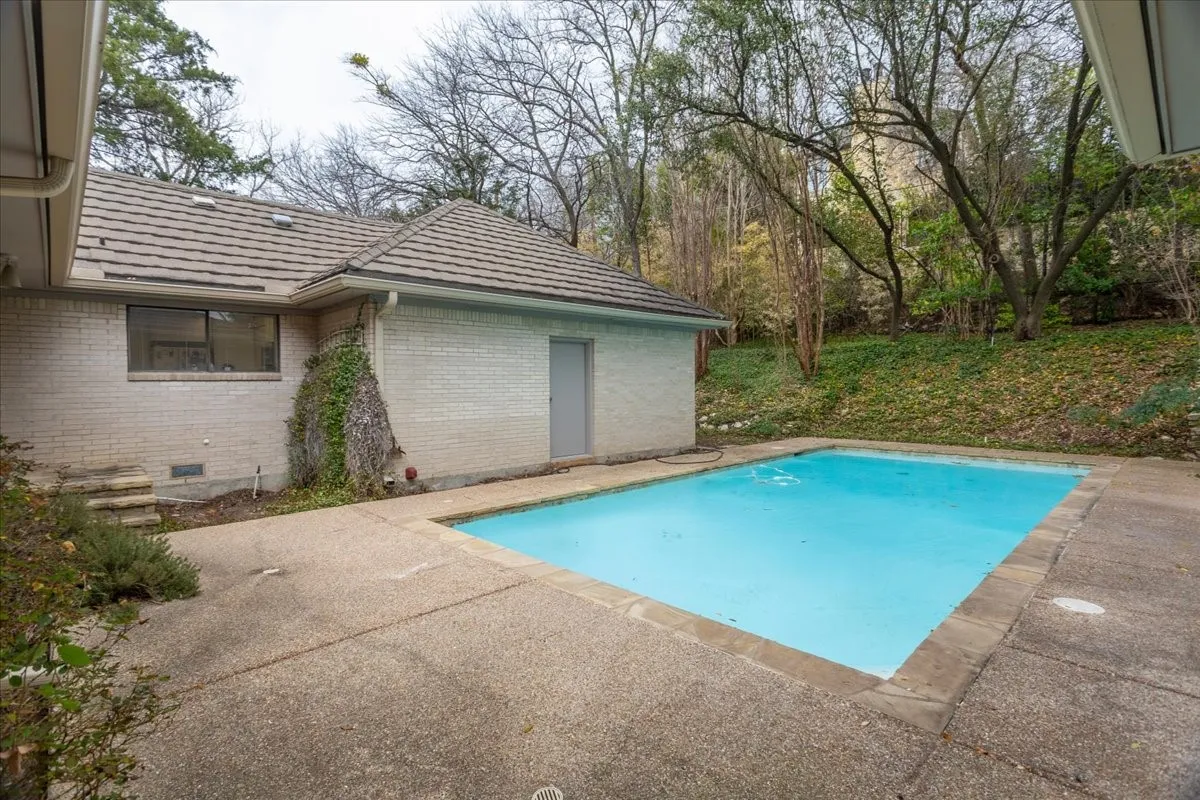 Single Family Residence For Sale in Tarrant County , 2001 Deepdale Drive, Westover Hills, Texas 76107, 3 Bedroom, 3 Bathroom, 2 Garage spaces, 3,024 Sqft, built in 1976, mls#21381645, Real Estate Agent in Westover Hills, Homes For Sale in Tarrant county, Homes For Sale in Westover Hills, Realtor in Westover Hills Texas, Real Estate Brokerage Independent Realty Texas, Luminita Cordes Realtor