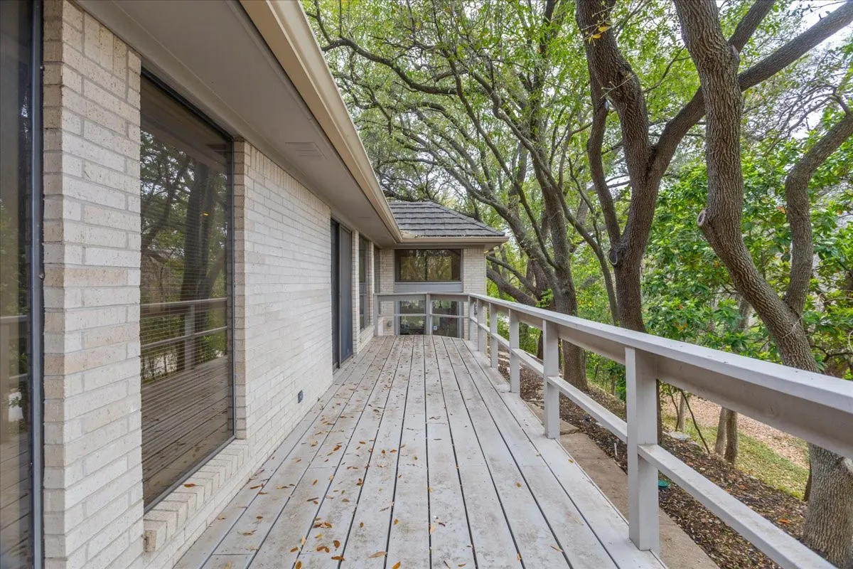 Single Family Residence For Sale in Tarrant County , 2001 Deepdale Drive, Westover Hills, Texas 76107, 3 Bedroom, 3 Bathroom, 2 Garage spaces, 3,024 Sqft, built in 1976, mls#21381645, Real Estate Agent in Westover Hills, Homes For Sale in Tarrant county, Homes For Sale in Westover Hills, Realtor in Westover Hills Texas, Real Estate Brokerage Independent Realty Texas, Luminita Cordes Realtor