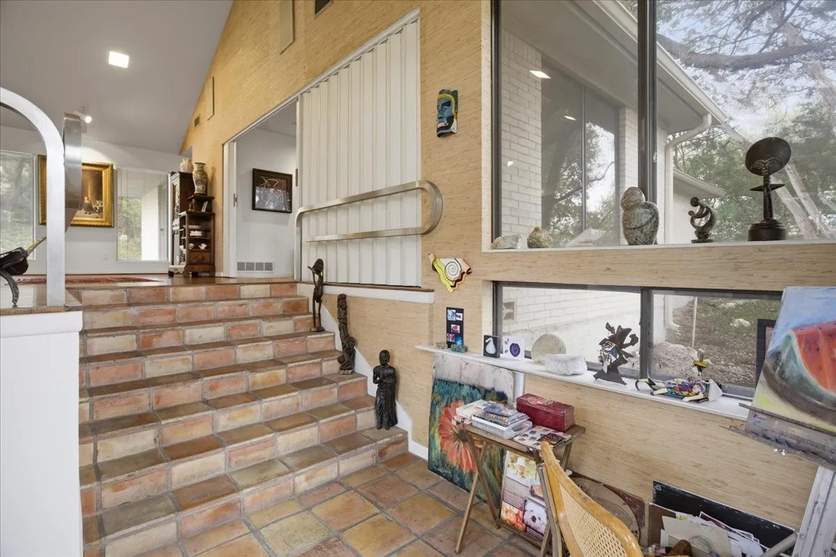 Single Family Residence For Sale in Tarrant County , 2001 Deepdale Drive, Westover Hills, Texas 76107, 3 Bedroom, 3 Bathroom, 2 Garage spaces, 3,024 Sqft, built in 1976, mls#21381645, Real Estate Agent in Westover Hills, Homes For Sale in Tarrant county, Homes For Sale in Westover Hills, Realtor in Westover Hills Texas, Real Estate Brokerage Independent Realty Texas, Luminita Cordes Realtor