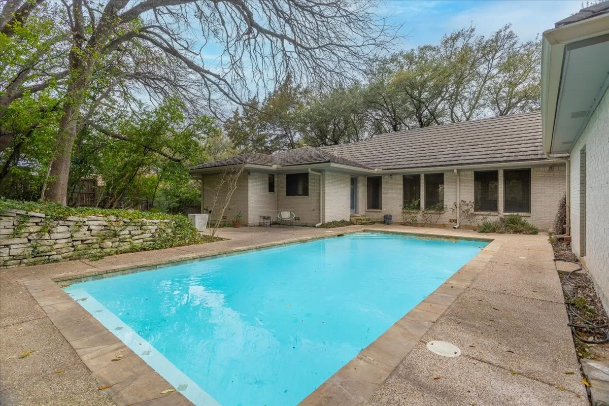 Single Family Residence For Sale in Tarrant County , 2001 Deepdale Drive, Westover Hills, Texas 76107, 3 Bedroom, 3 Bathroom, 2 Garage spaces, 3,024 Sqft, built in 1976, mls#21381645, Real Estate Agent in Westover Hills, Homes For Sale in Tarrant county, Homes For Sale in Westover Hills, Realtor in Westover Hills Texas, Real Estate Brokerage Independent Realty Texas, Luminita Cordes Realtor