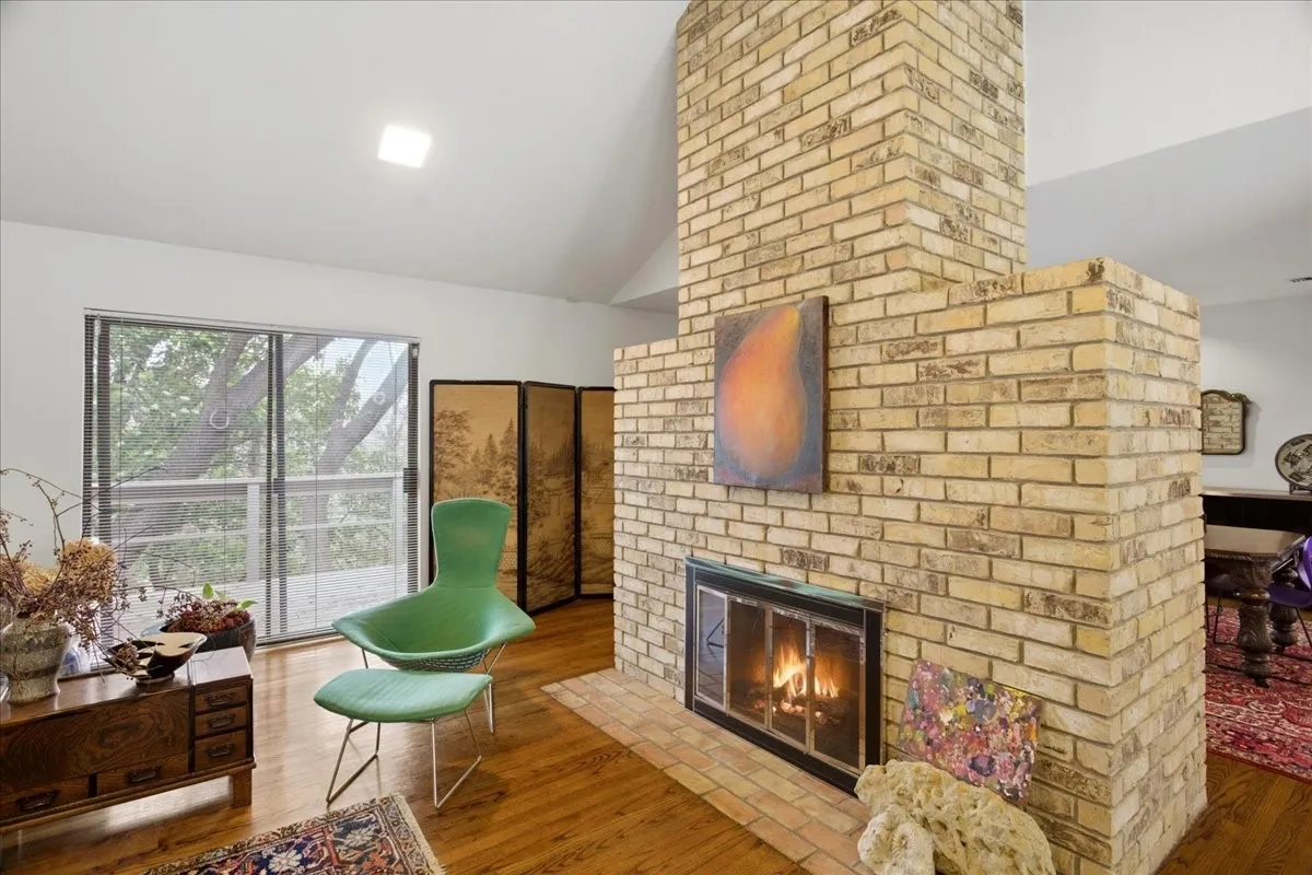 Single Family Residence For Sale in Tarrant County , 2001 Deepdale Drive, Westover Hills, Texas 76107, 3 Bedroom, 3 Bathroom, 2 Garage spaces, 3,024 Sqft, built in 1976, mls#21381645, Real Estate Agent in Westover Hills, Homes For Sale in Tarrant county, Homes For Sale in Westover Hills, Realtor in Westover Hills Texas, Real Estate Brokerage Independent Realty Texas, Luminita Cordes Realtor