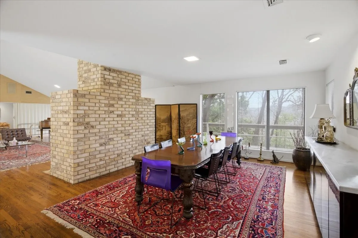 Single Family Residence For Sale in Tarrant County , 2001 Deepdale Drive, Westover Hills, Texas 76107, 3 Bedroom, 3 Bathroom, 2 Garage spaces, 3,024 Sqft, built in 1976, mls#21381645, Real Estate Agent in Westover Hills, Homes For Sale in Tarrant county, Homes For Sale in Westover Hills, Realtor in Westover Hills Texas, Real Estate Brokerage Independent Realty Texas, Luminita Cordes Realtor