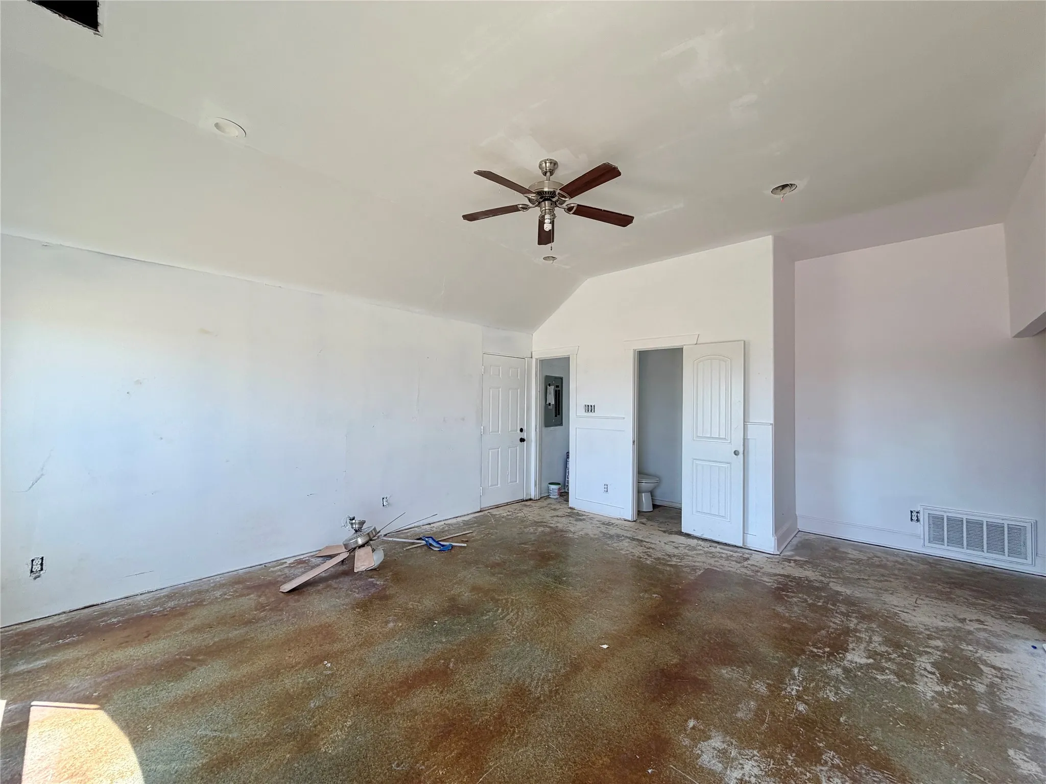 Single Family Residence For Sale in Cooke County , 315 County Road 365, Gainesville, Texas 76240, 4 Bedroom, 4 Bathroom, Garage spaces, 2,380 Sqft, built in 2017, mls#21384250, Real Estate Agent in Gainesville, Homes For Sale in Cooke county, Homes For Sale in Gainesville, Realtor in Gainesville Texas, Real Estate Brokerage Independent Realty Texas, Luminita Cordes Realtor