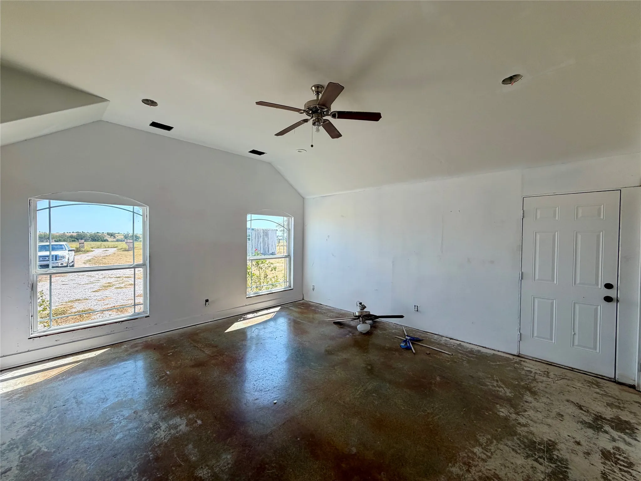Single Family Residence For Sale in Cooke County , 315 County Road 365, Gainesville, Texas 76240, 4 Bedroom, 4 Bathroom, Garage spaces, 2,380 Sqft, built in 2017, mls#21384250, Real Estate Agent in Gainesville, Homes For Sale in Cooke county, Homes For Sale in Gainesville, Realtor in Gainesville Texas, Real Estate Brokerage Independent Realty Texas, Luminita Cordes Realtor