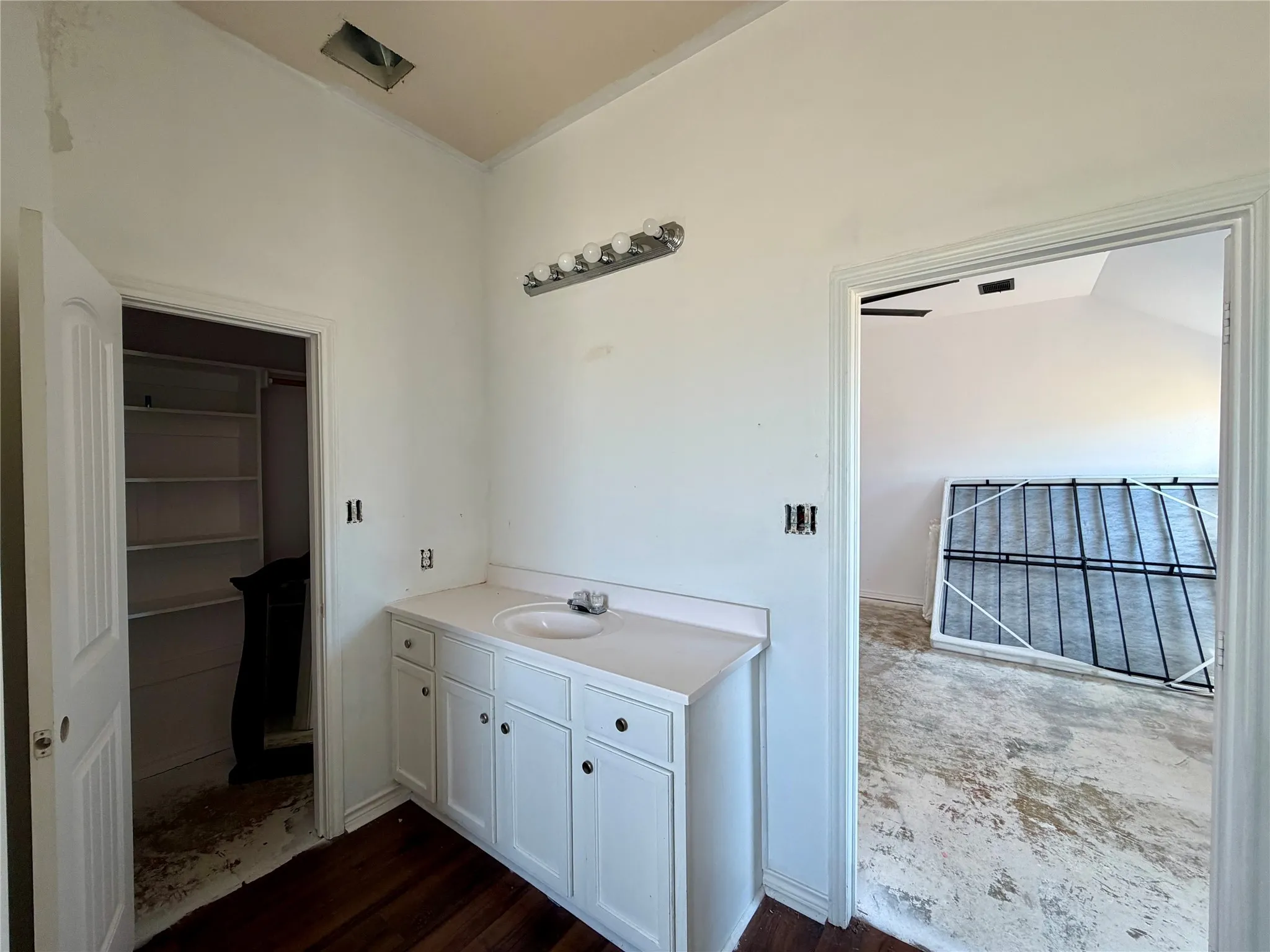 Single Family Residence For Sale in Cooke County , 315 County Road 365, Gainesville, Texas 76240, 4 Bedroom, 4 Bathroom, Garage spaces, 2,380 Sqft, built in 2017, mls#21384250, Real Estate Agent in Gainesville, Homes For Sale in Cooke county, Homes For Sale in Gainesville, Realtor in Gainesville Texas, Real Estate Brokerage Independent Realty Texas, Luminita Cordes Realtor