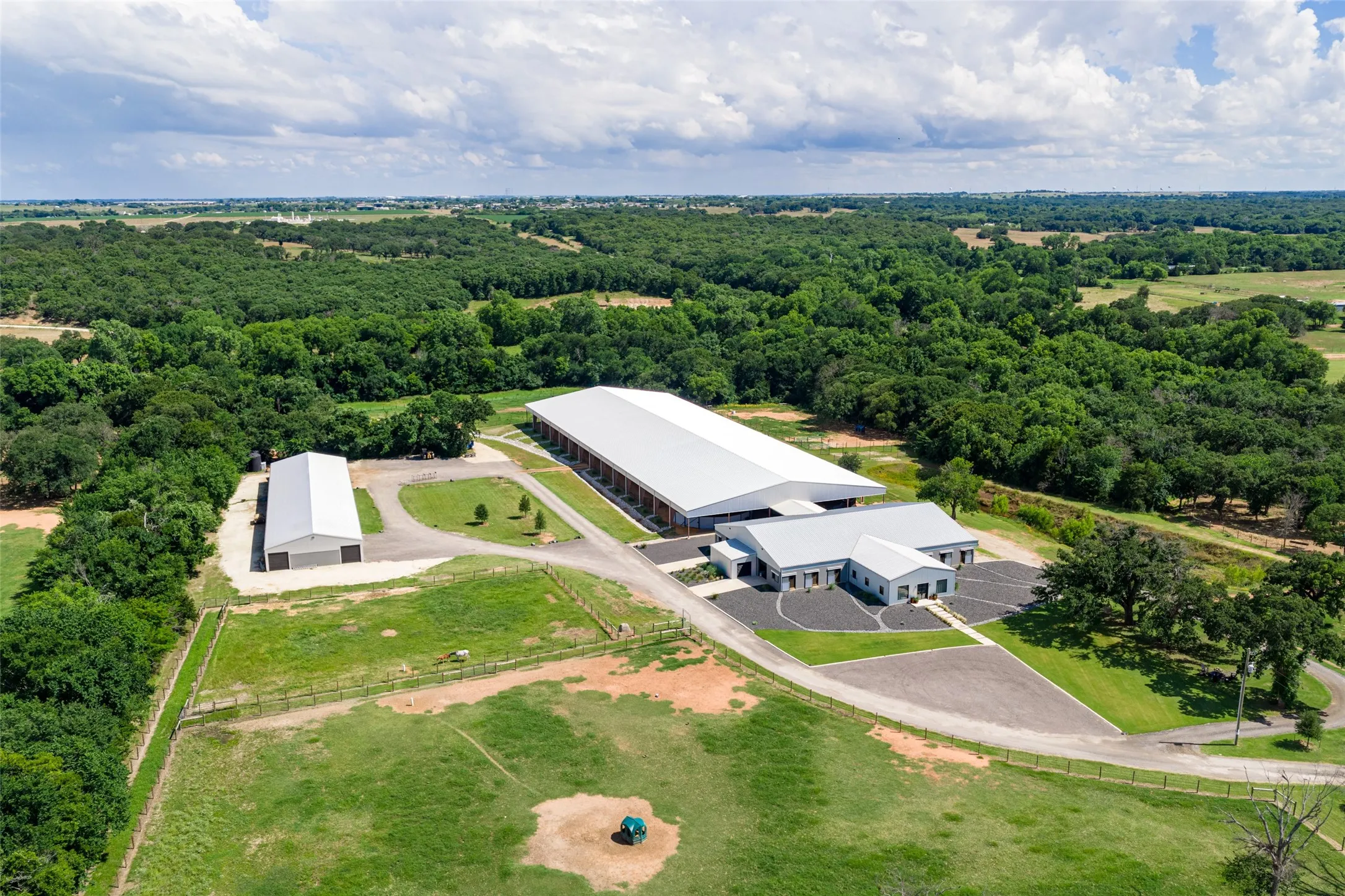Single Family Residence For Sale in Johnson County , 9050 County Road 519, Alvarado, Texas 76009, 3 Bedroom, 3 Bathroom, 2 Garage spaces, 4,171 Sqft, built in 2022, mls#21384451, Real Estate Agent in Alvarado, Homes For Sale in Johnson county, Homes For Sale in Alvarado, Realtor in Alvarado Texas, Real Estate Brokerage Independent Realty Texas, Luminita Cordes Realtor