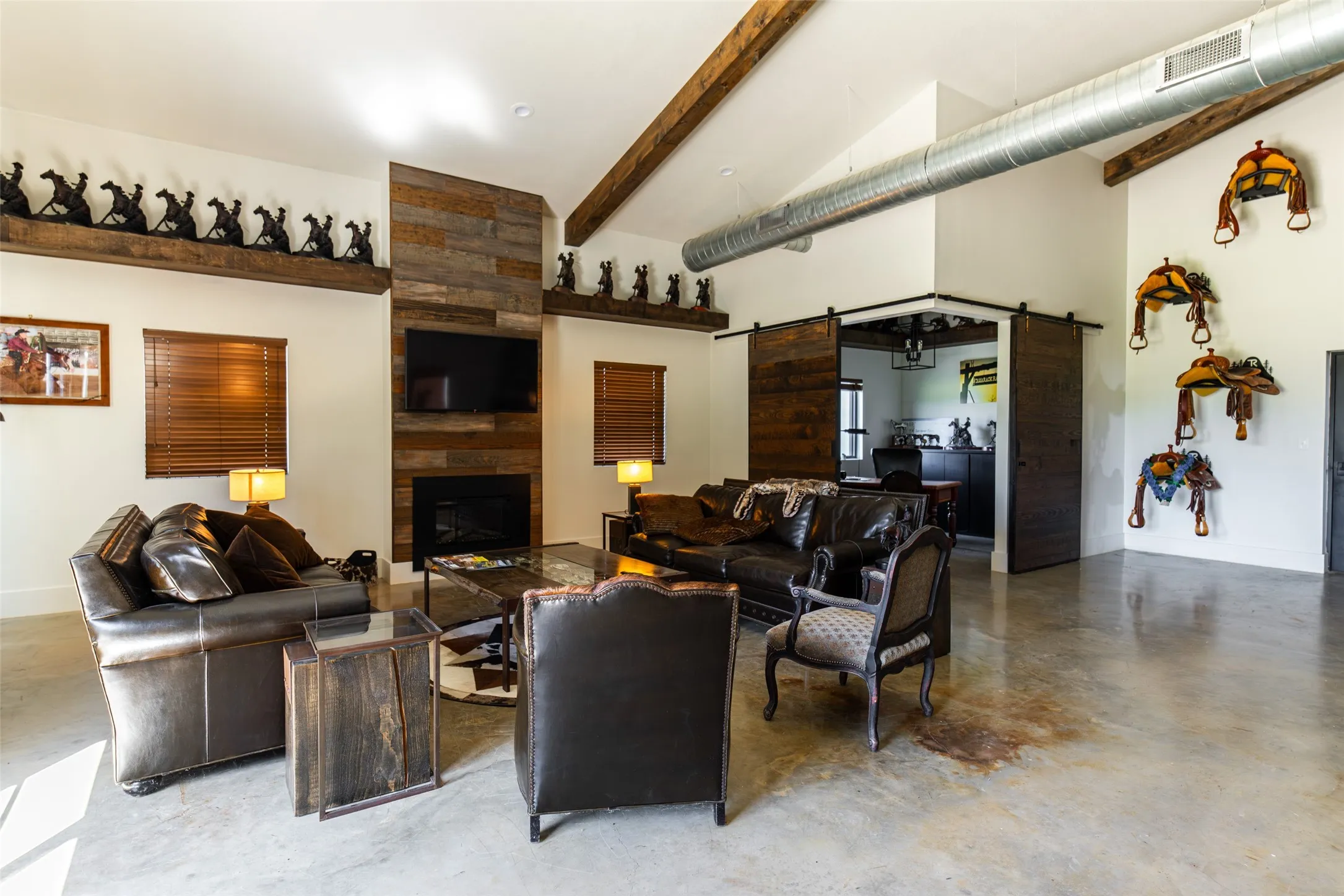Single Family Residence For Sale in Johnson County , 9050 County Road 519, Alvarado, Texas 76009, 3 Bedroom, 3 Bathroom, 2 Garage spaces, 4,171 Sqft, built in 2022, mls#21384451, Real Estate Agent in Alvarado, Homes For Sale in Johnson county, Homes For Sale in Alvarado, Realtor in Alvarado Texas, Real Estate Brokerage Independent Realty Texas, Luminita Cordes Realtor