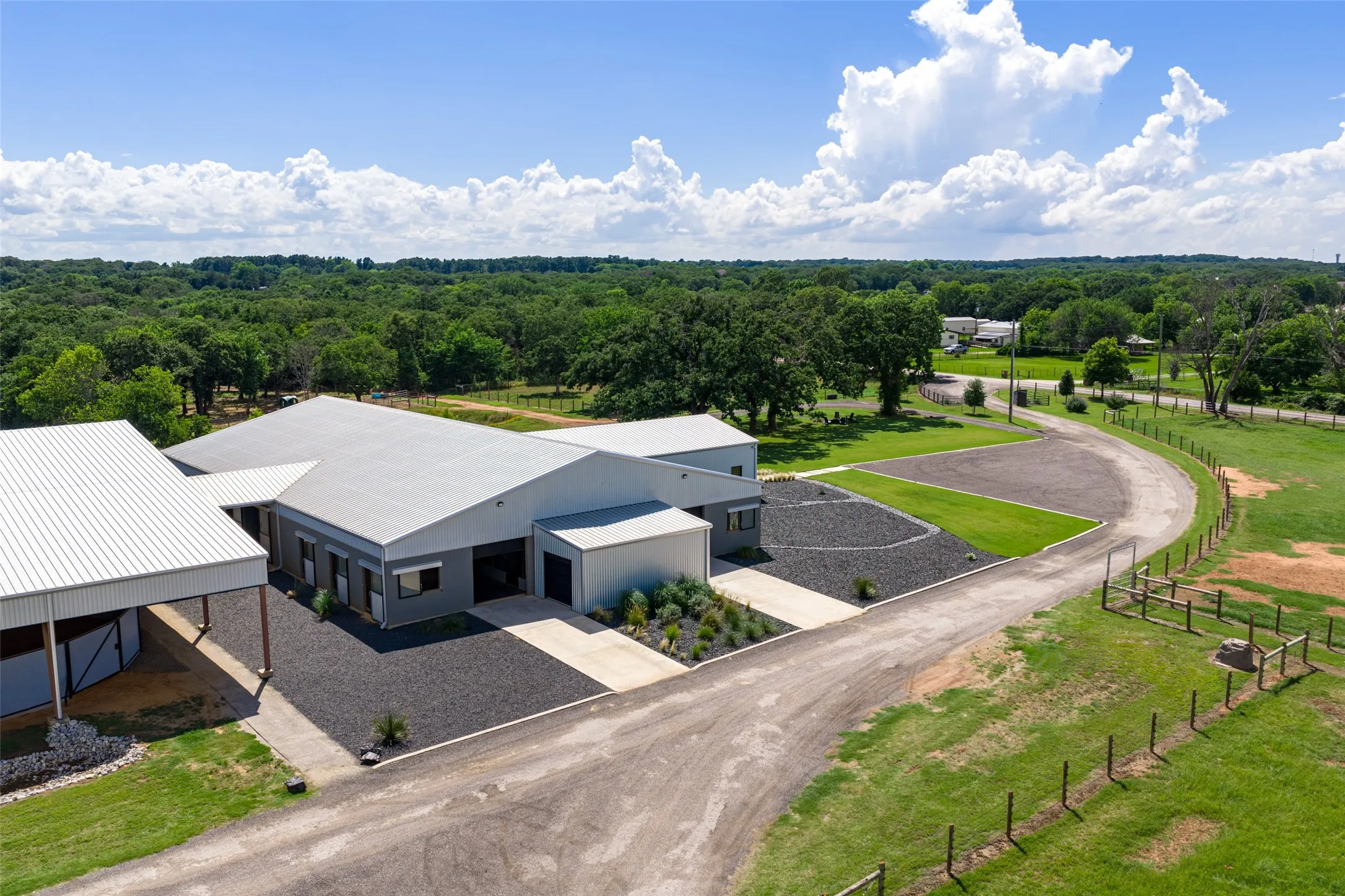 Single Family Residence For Sale in Johnson County , 9050 County Road 519, Alvarado, Texas 76009, 3 Bedroom, 3 Bathroom, 2 Garage spaces, 4,171 Sqft, built in 2022, mls#21384451, Real Estate Agent in Alvarado, Homes For Sale in Johnson county, Homes For Sale in Alvarado, Realtor in Alvarado Texas, Real Estate Brokerage Independent Realty Texas, Luminita Cordes Realtor