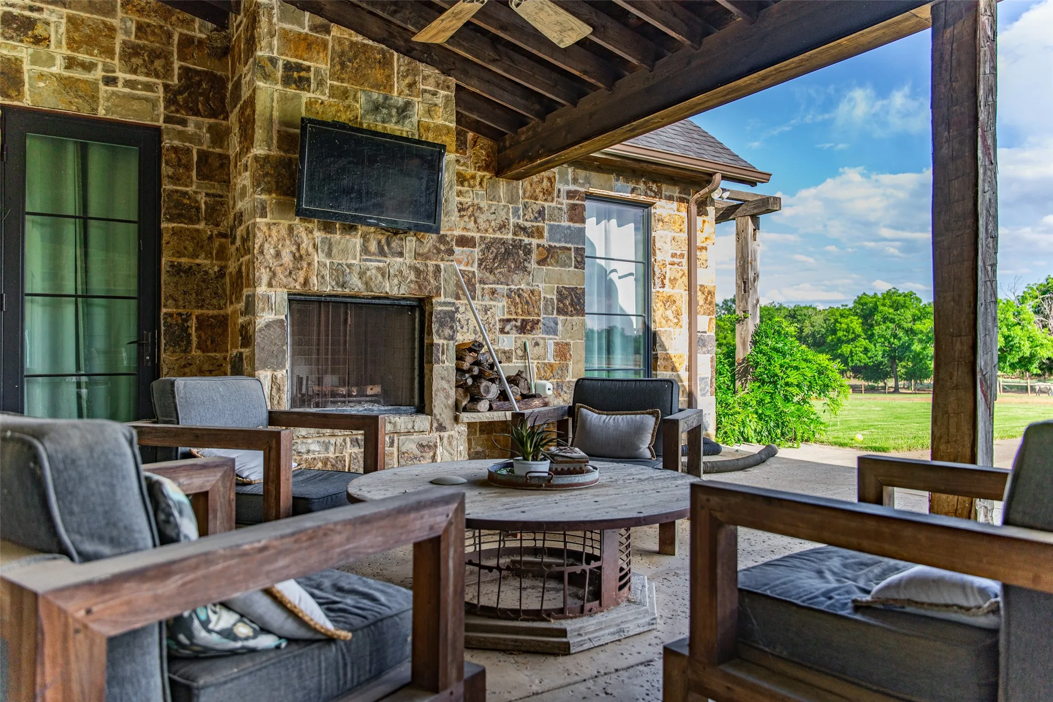 Single Family Residence For Sale in Johnson County , 9050 County Road 519, Alvarado, Texas 76009, 3 Bedroom, 3 Bathroom, 2 Garage spaces, 4,171 Sqft, built in 2022, mls#21384451, Real Estate Agent in Alvarado, Homes For Sale in Johnson county, Homes For Sale in Alvarado, Realtor in Alvarado Texas, Real Estate Brokerage Independent Realty Texas, Luminita Cordes Realtor