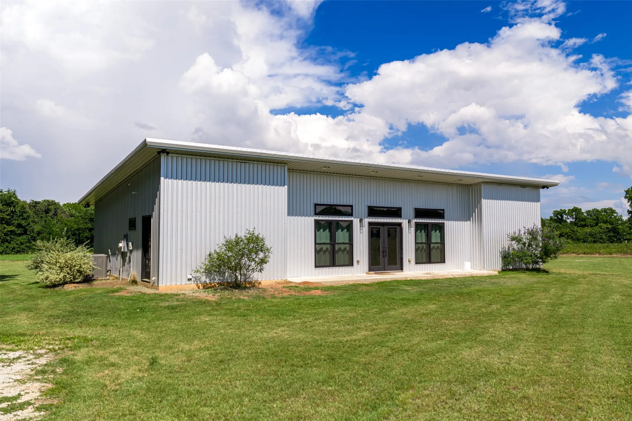 Single Family Residence For Sale in Johnson County , 9050 County Road 519, Alvarado, Texas 76009, 3 Bedroom, 3 Bathroom, 2 Garage spaces, 4,171 Sqft, built in 2022, mls#21384451, Real Estate Agent in Alvarado, Homes For Sale in Johnson county, Homes For Sale in Alvarado, Realtor in Alvarado Texas, Real Estate Brokerage Independent Realty Texas, Luminita Cordes Realtor