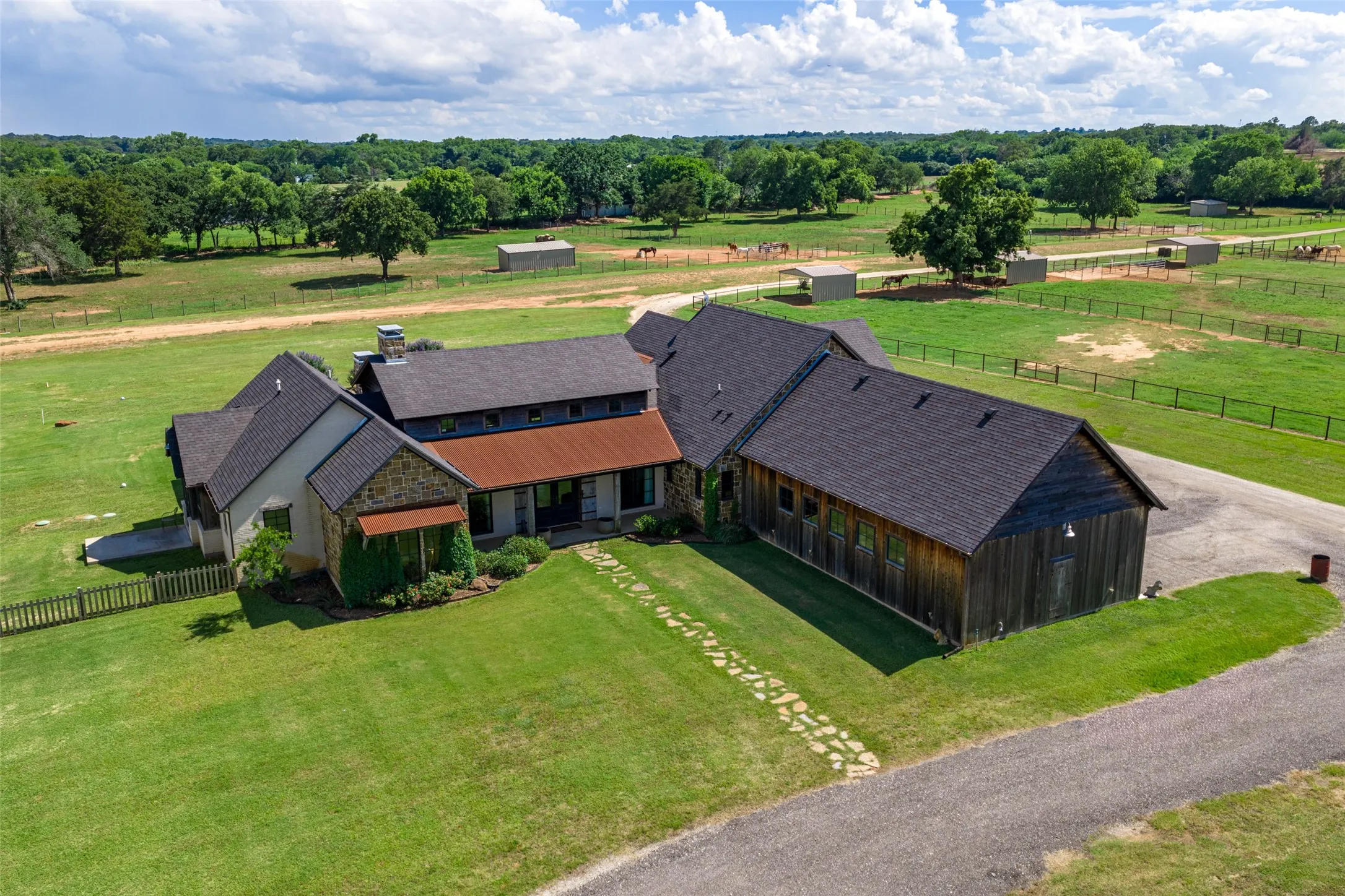 Single Family Residence For Sale in Johnson County , 9050 County Road 519, Alvarado, Texas 76009, 3 Bedroom, 3 Bathroom, 2 Garage spaces, 4,171 Sqft, built in 2022, mls#21384451, Real Estate Agent in Alvarado, Homes For Sale in Johnson county, Homes For Sale in Alvarado, Realtor in Alvarado Texas, Real Estate Brokerage Independent Realty Texas, Luminita Cordes Realtor