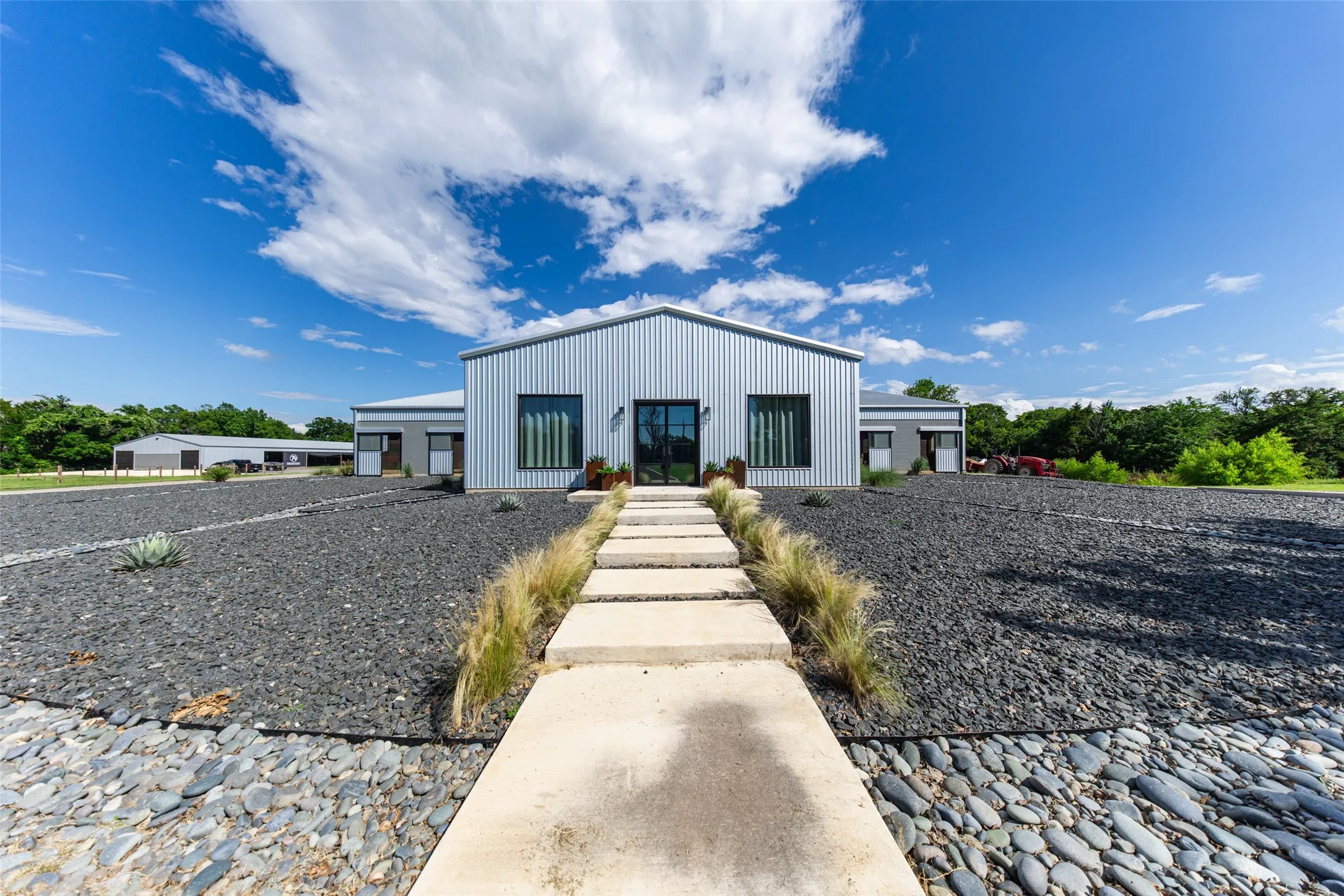 Single Family Residence For Sale in Johnson County , 9050 County Road 519, Alvarado, Texas 76009, 3 Bedroom, 3 Bathroom, 2 Garage spaces, 4,171 Sqft, built in 2022, mls#21384451, Real Estate Agent in Alvarado, Homes For Sale in Johnson county, Homes For Sale in Alvarado, Realtor in Alvarado Texas, Real Estate Brokerage Independent Realty Texas, Luminita Cordes Realtor