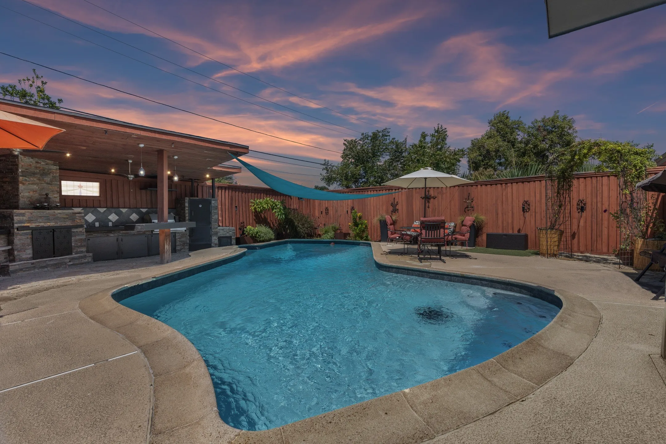 Single Family Residence For Sale in Dallas County , 13121 Halwin Circle, Dallas, Texas 75243, 3 Bedroom, 3 Bathroom, 2 Garage spaces, 2,581 Sqft, built in 1978, mls#21381118, Real Estate Agent in Dallas, Homes For Sale in Dallas county, Homes For Sale in Dallas, Realtor in Dallas Texas, Real Estate Brokerage Independent Realty Texas, Luminita Cordes Realtor
