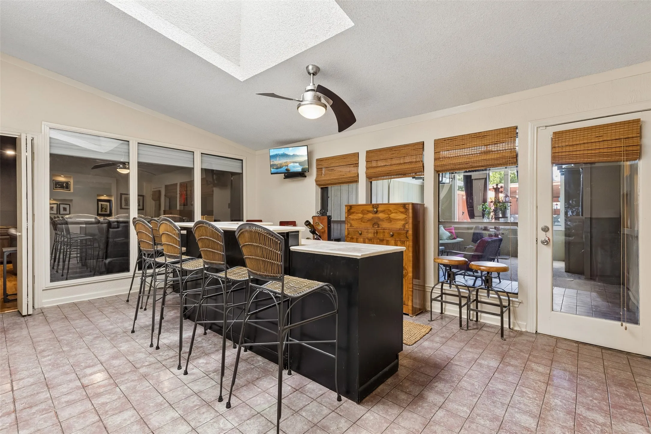 Single Family Residence For Sale in Dallas County , 13121 Halwin Circle, Dallas, Texas 75243, 3 Bedroom, 3 Bathroom, 2 Garage spaces, 2,581 Sqft, built in 1978, mls#21381118, Real Estate Agent in Dallas, Homes For Sale in Dallas county, Homes For Sale in Dallas, Realtor in Dallas Texas, Real Estate Brokerage Independent Realty Texas, Luminita Cordes Realtor