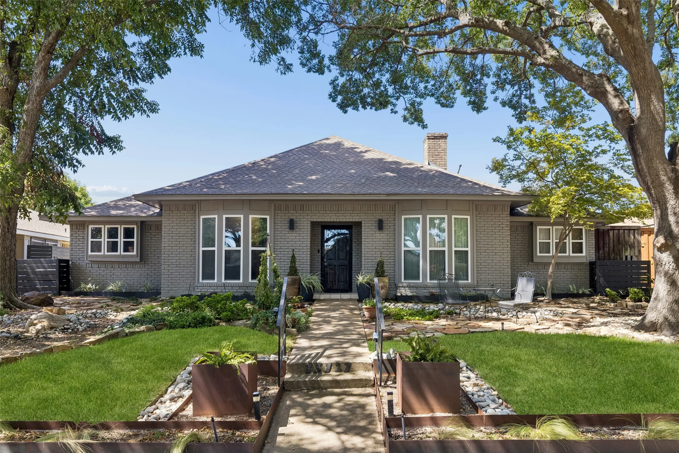 Single Family Residence For Sale in Dallas County , 13121 Halwin Circle, Dallas, Texas 75243, 3 Bedroom, 3 Bathroom, 2 Garage spaces, 2,581 Sqft, built in 1978, mls#21381118, Real Estate Agent in Dallas, Homes For Sale in Dallas county, Homes For Sale in Dallas, Realtor in Dallas Texas, Real Estate Brokerage Independent Realty Texas, Luminita Cordes Realtor