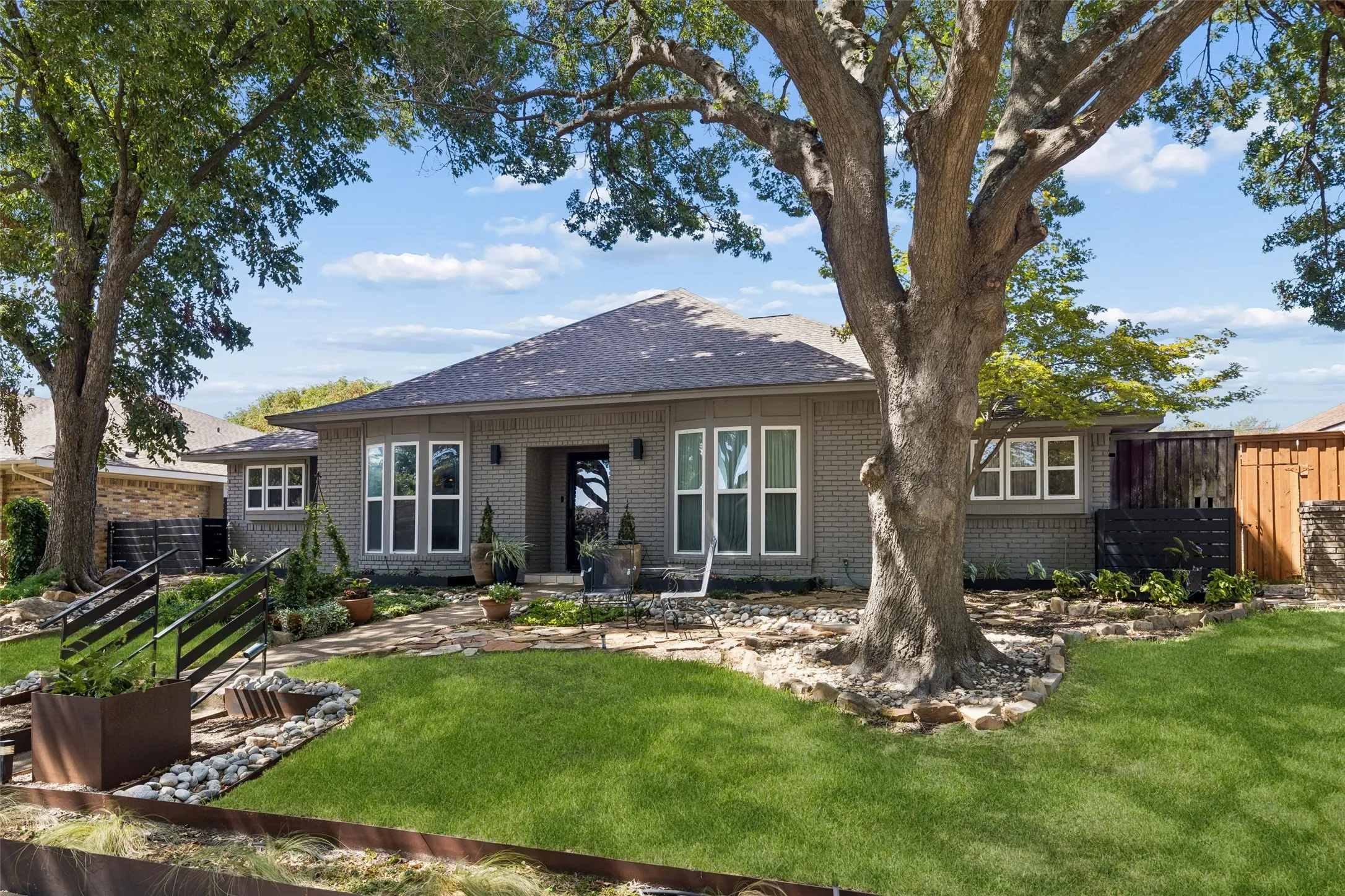 Single Family Residence For Sale in Dallas County , 13121 Halwin Circle, Dallas, Texas 75243, 3 Bedroom, 3 Bathroom, 2 Garage spaces, 2,581 Sqft, built in 1978, mls#21381118, Real Estate Agent in Dallas, Homes For Sale in Dallas county, Homes For Sale in Dallas, Realtor in Dallas Texas, Real Estate Brokerage Independent Realty Texas, Luminita Cordes Realtor