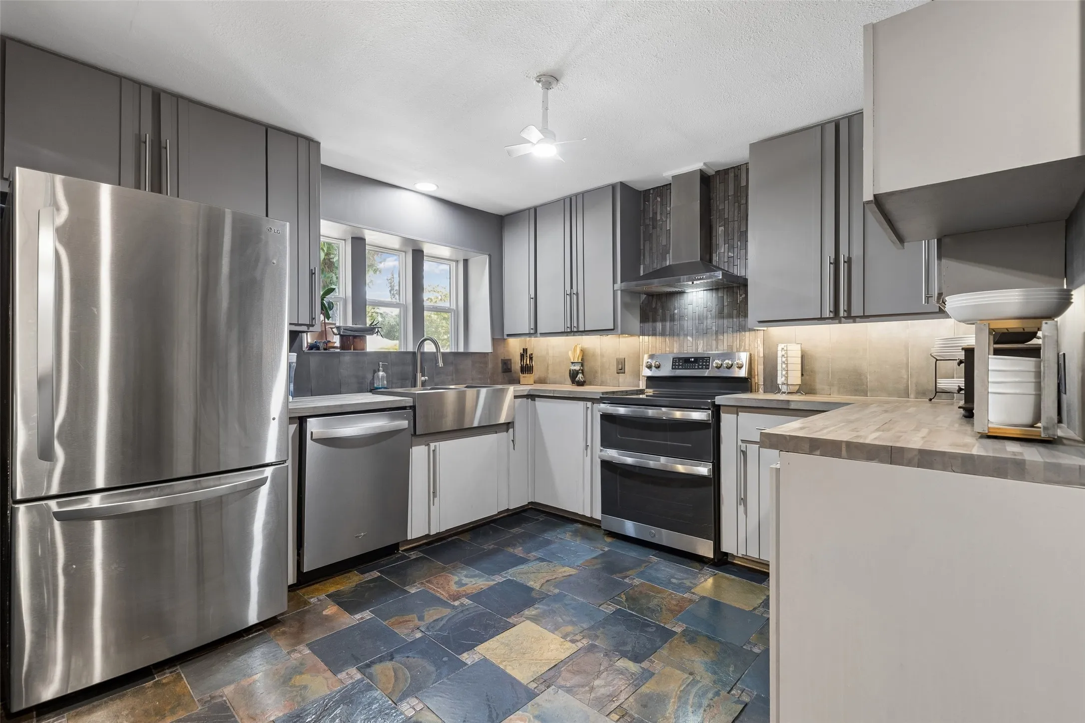 Single Family Residence For Sale in Dallas County , 13121 Halwin Circle, Dallas, Texas 75243, 3 Bedroom, 3 Bathroom, 2 Garage spaces, 2,581 Sqft, built in 1978, mls#21381118, Real Estate Agent in Dallas, Homes For Sale in Dallas county, Homes For Sale in Dallas, Realtor in Dallas Texas, Real Estate Brokerage Independent Realty Texas, Luminita Cordes Realtor