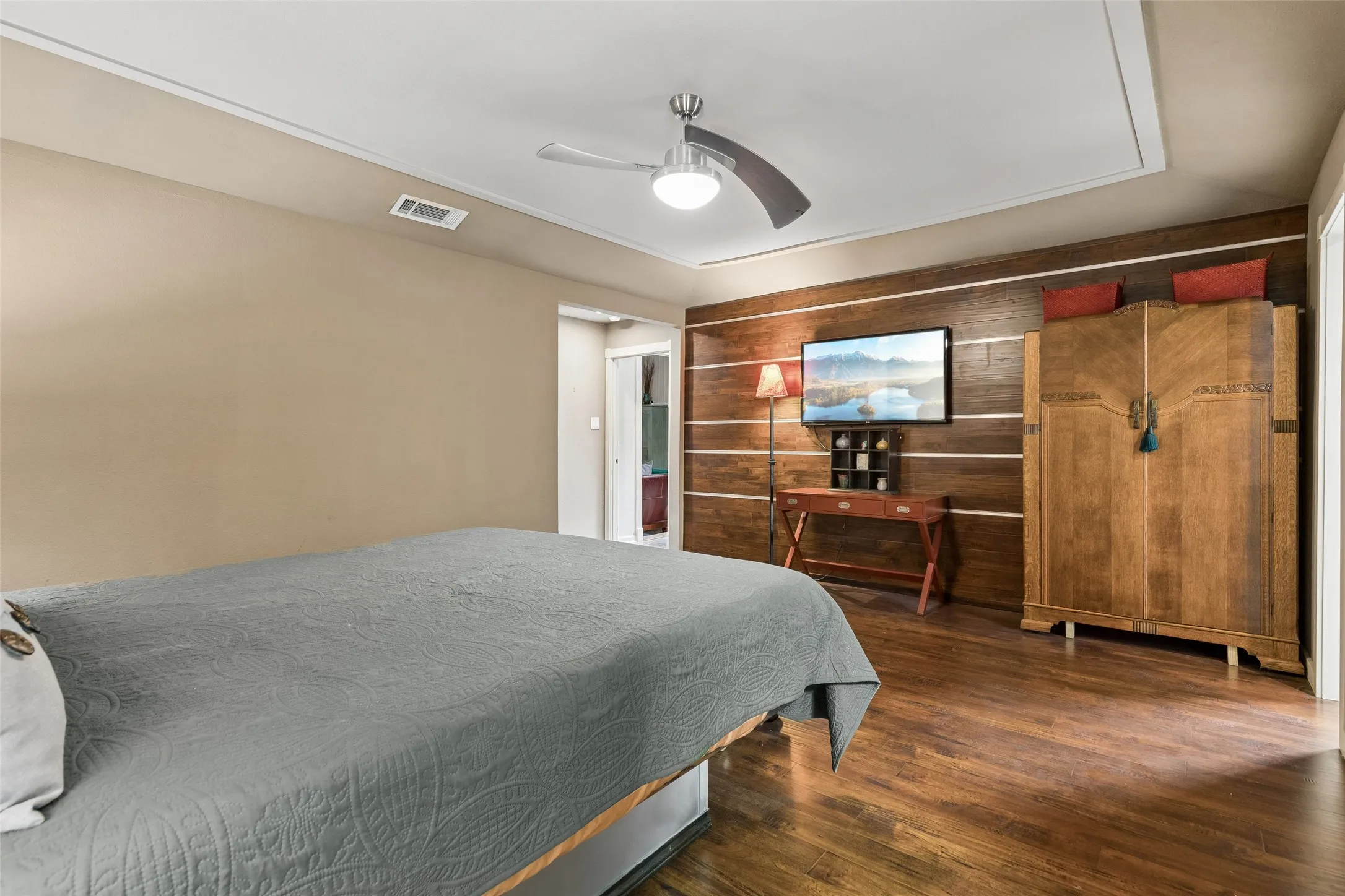 Single Family Residence For Sale in Dallas County , 13121 Halwin Circle, Dallas, Texas 75243, 3 Bedroom, 3 Bathroom, 2 Garage spaces, 2,581 Sqft, built in 1978, mls#21381118, Real Estate Agent in Dallas, Homes For Sale in Dallas county, Homes For Sale in Dallas, Realtor in Dallas Texas, Real Estate Brokerage Independent Realty Texas, Luminita Cordes Realtor