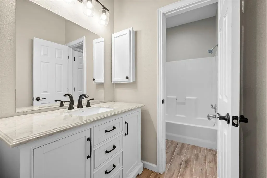 Single Family Residence For Sale in Tarrant County , 894 Tate Street, Mansfield, Texas 76063, 4 Bedroom, 4 Bathroom, 2 Garage spaces, 3,096 Sqft, built in 2002, mls#21384425, Real Estate Agent in Mansfield, Homes For Sale in Tarrant county, Homes For Sale in Mansfield, Realtor in Mansfield Texas, Real Estate Brokerage Independent Realty Texas, Luminita Cordes Realtor