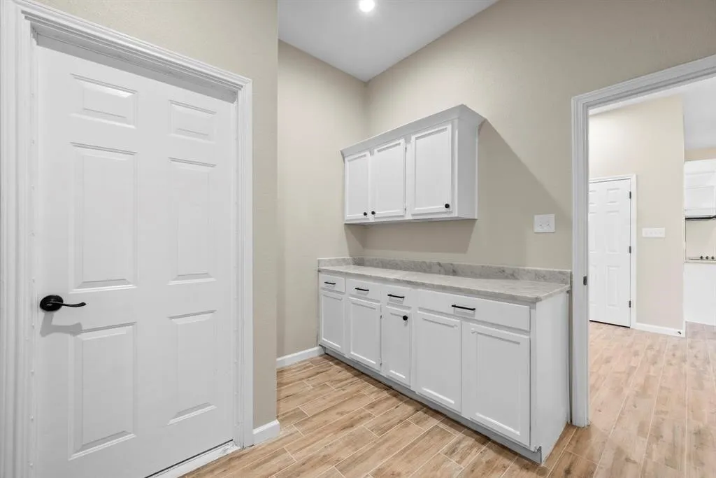 Single Family Residence For Sale in Tarrant County , 894 Tate Street, Mansfield, Texas 76063, 4 Bedroom, 4 Bathroom, 2 Garage spaces, 3,096 Sqft, built in 2002, mls#21384425, Real Estate Agent in Mansfield, Homes For Sale in Tarrant county, Homes For Sale in Mansfield, Realtor in Mansfield Texas, Real Estate Brokerage Independent Realty Texas, Luminita Cordes Realtor