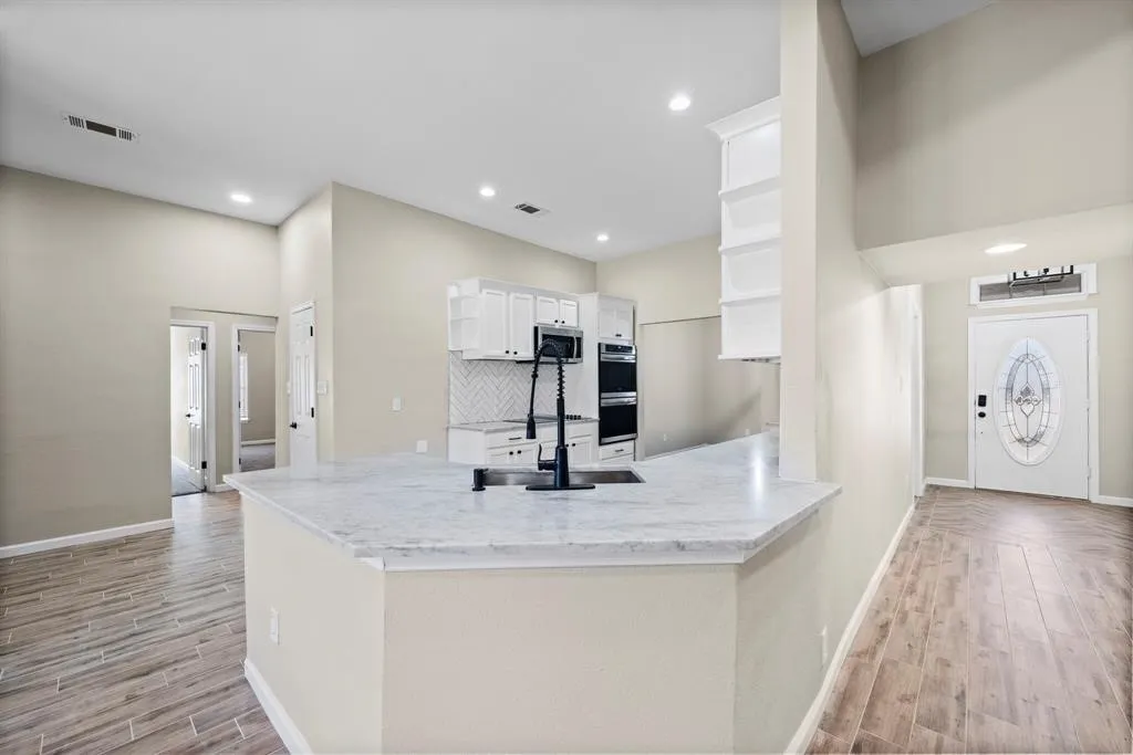 Single Family Residence For Sale in Tarrant County , 894 Tate Street, Mansfield, Texas 76063, 4 Bedroom, 4 Bathroom, 2 Garage spaces, 3,096 Sqft, built in 2002, mls#21384425, Real Estate Agent in Mansfield, Homes For Sale in Tarrant county, Homes For Sale in Mansfield, Realtor in Mansfield Texas, Real Estate Brokerage Independent Realty Texas, Luminita Cordes Realtor
