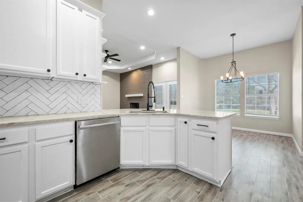 Single Family Residence For Sale in Tarrant County , 894 Tate Street, Mansfield, Texas 76063, 4 Bedroom, 4 Bathroom, 2 Garage spaces, 3,096 Sqft, built in 2002, mls#21384425, Real Estate Agent in Mansfield, Homes For Sale in Tarrant county, Homes For Sale in Mansfield, Realtor in Mansfield Texas, Real Estate Brokerage Independent Realty Texas, Luminita Cordes Realtor