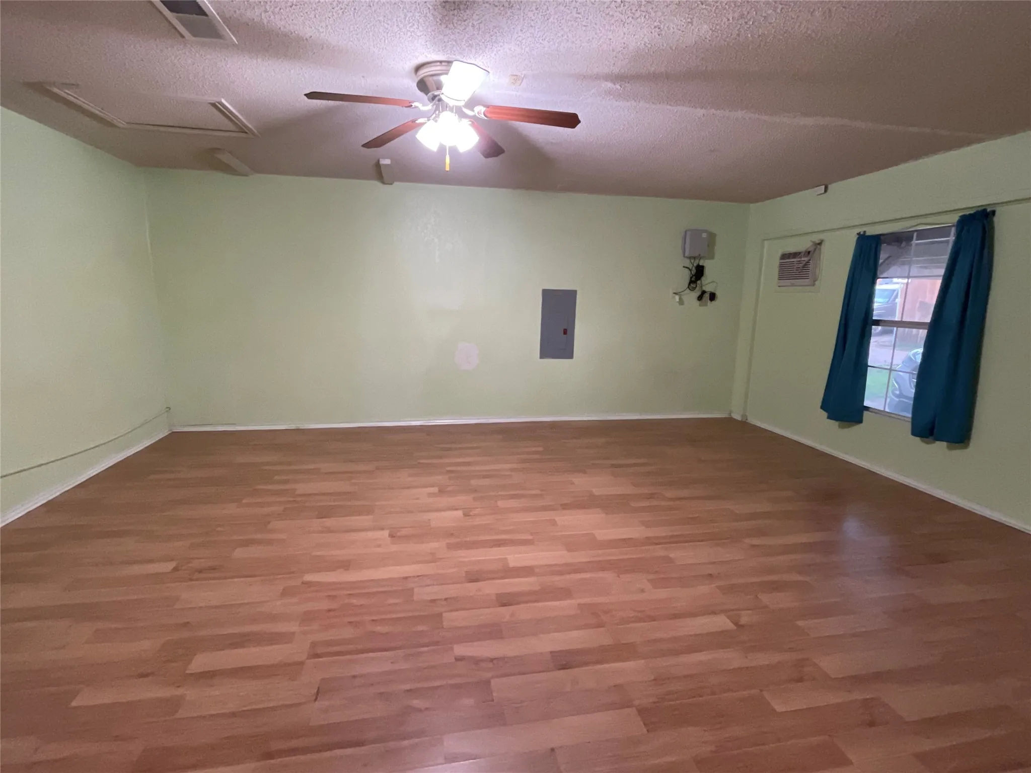 Single Family Residence For Rent in Dallas County , 2000 Ann Avenue, Carrollton, Texas 75006, 3 Bedroom, 2 Bathroom, Garage spaces, 1,538 Sqft, built in 1984, mls#21384471, Real Estate Agent in Carrollton, Homes For Rent in Dallas county, Homes For Rent in Carrollton, Realtor in Carrollton Texas, Real Estate Brokerage Independent Realty Texas, Luminita Cordes Realtor