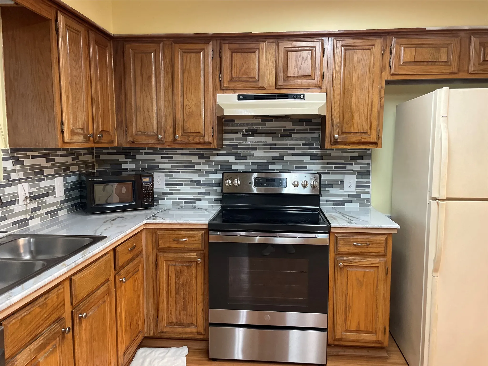 Single Family Residence For Rent in Dallas County , 2000 Ann Avenue, Carrollton, Texas 75006, 3 Bedroom, 2 Bathroom, Garage spaces, 1,538 Sqft, built in 1984, mls#21384471, Real Estate Agent in Carrollton, Homes For Rent in Dallas county, Homes For Rent in Carrollton, Realtor in Carrollton Texas, Real Estate Brokerage Independent Realty Texas, Luminita Cordes Realtor