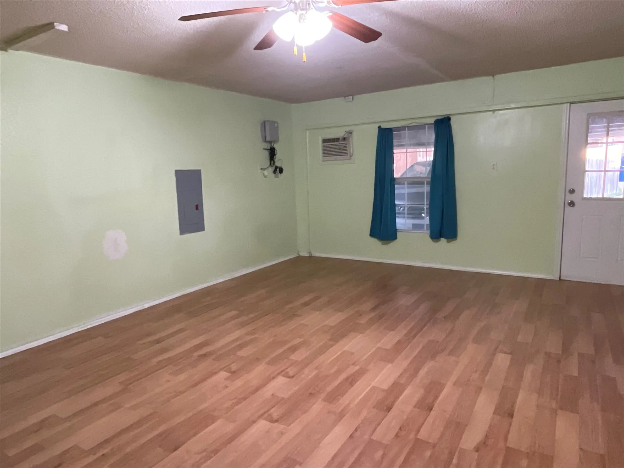 Single Family Residence For Rent in Dallas County , 2000 Ann Avenue, Carrollton, Texas 75006, 3 Bedroom, 2 Bathroom, Garage spaces, 1,538 Sqft, built in 1984, mls#21384471, Real Estate Agent in Carrollton, Homes For Rent in Dallas county, Homes For Rent in Carrollton, Realtor in Carrollton Texas, Real Estate Brokerage Independent Realty Texas, Luminita Cordes Realtor