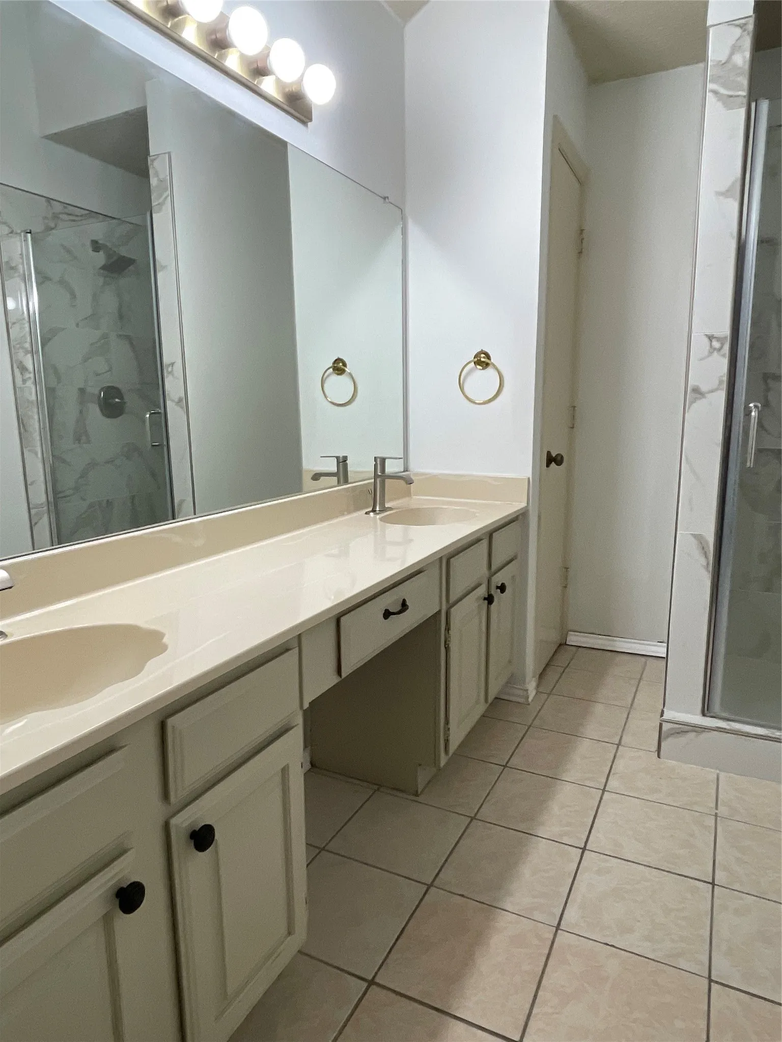 Single Family Residence For Rent in Dallas County , 2000 Ann Avenue, Carrollton, Texas 75006, 3 Bedroom, 2 Bathroom, Garage spaces, 1,538 Sqft, built in 1984, mls#21384471, Real Estate Agent in Carrollton, Homes For Rent in Dallas county, Homes For Rent in Carrollton, Realtor in Carrollton Texas, Real Estate Brokerage Independent Realty Texas, Luminita Cordes Realtor