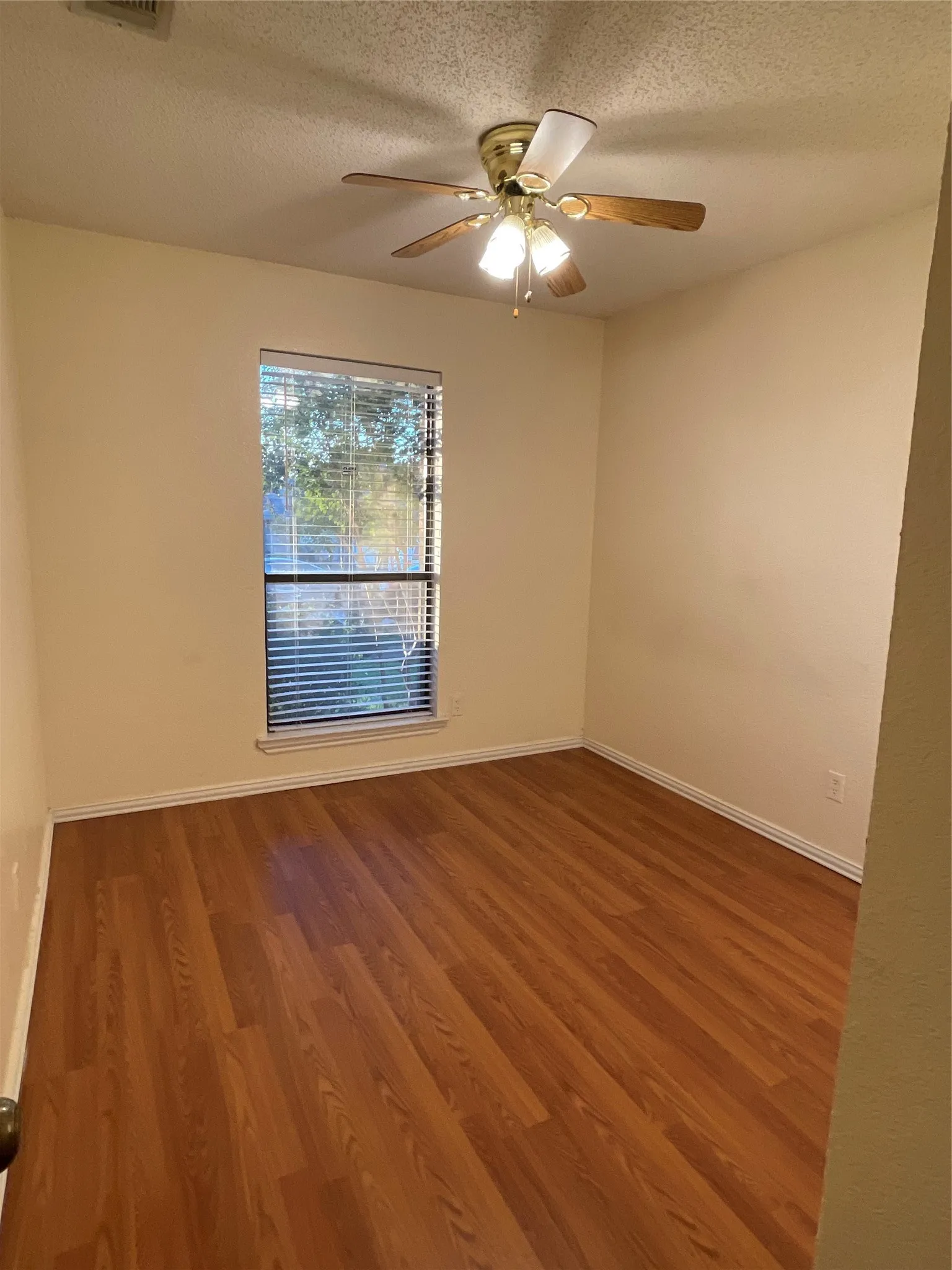 Single Family Residence For Rent in Dallas County , 2000 Ann Avenue, Carrollton, Texas 75006, 3 Bedroom, 2 Bathroom, Garage spaces, 1,538 Sqft, built in 1984, mls#21384471, Real Estate Agent in Carrollton, Homes For Rent in Dallas county, Homes For Rent in Carrollton, Realtor in Carrollton Texas, Real Estate Brokerage Independent Realty Texas, Luminita Cordes Realtor