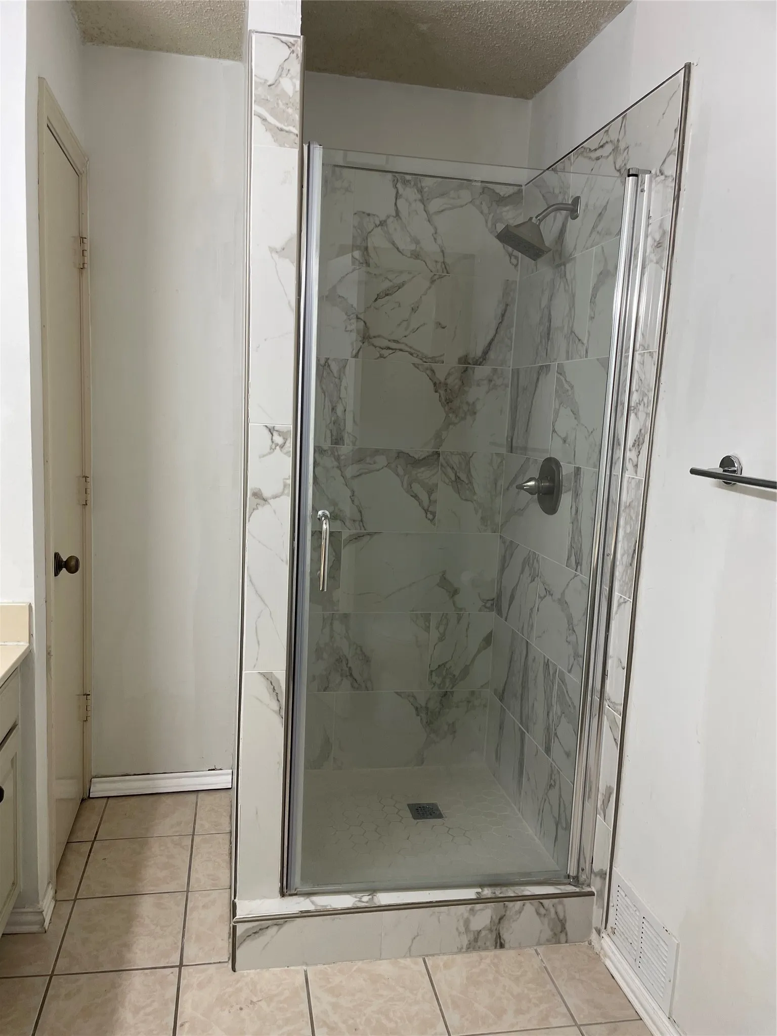 Single Family Residence For Rent in Dallas County , 2000 Ann Avenue, Carrollton, Texas 75006, 3 Bedroom, 2 Bathroom, Garage spaces, 1,538 Sqft, built in 1984, mls#21384471, Real Estate Agent in Carrollton, Homes For Rent in Dallas county, Homes For Rent in Carrollton, Realtor in Carrollton Texas, Real Estate Brokerage Independent Realty Texas, Luminita Cordes Realtor