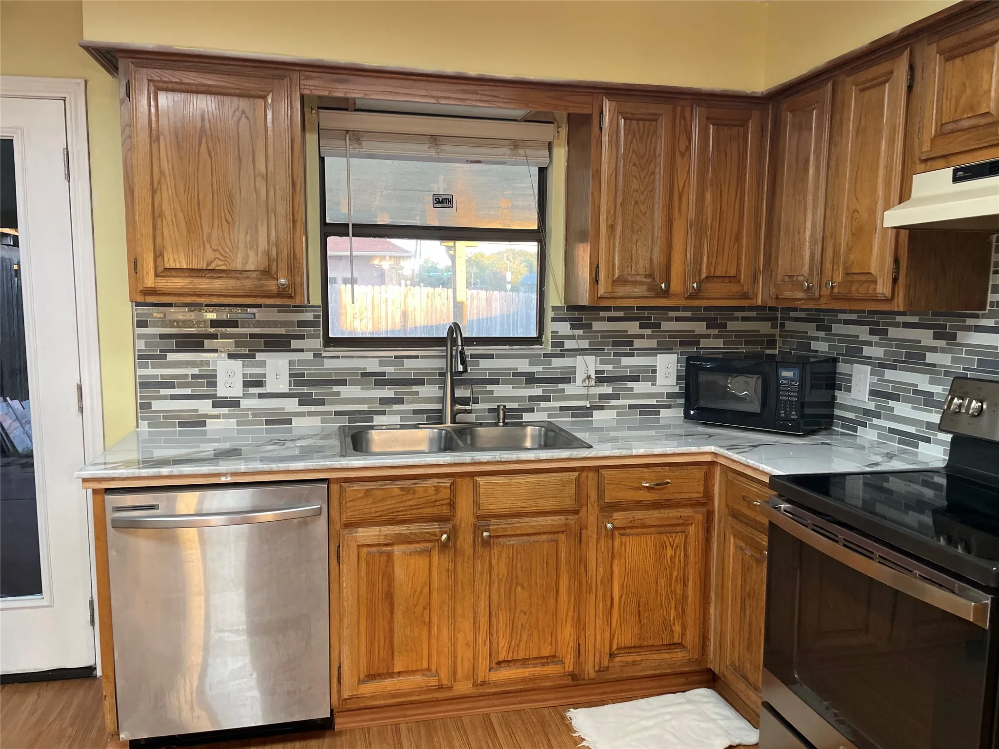 Single Family Residence For Rent in Dallas County , 2000 Ann Avenue, Carrollton, Texas 75006, 3 Bedroom, 2 Bathroom, Garage spaces, 1,538 Sqft, built in 1984, mls#21384471, Real Estate Agent in Carrollton, Homes For Rent in Dallas county, Homes For Rent in Carrollton, Realtor in Carrollton Texas, Real Estate Brokerage Independent Realty Texas, Luminita Cordes Realtor