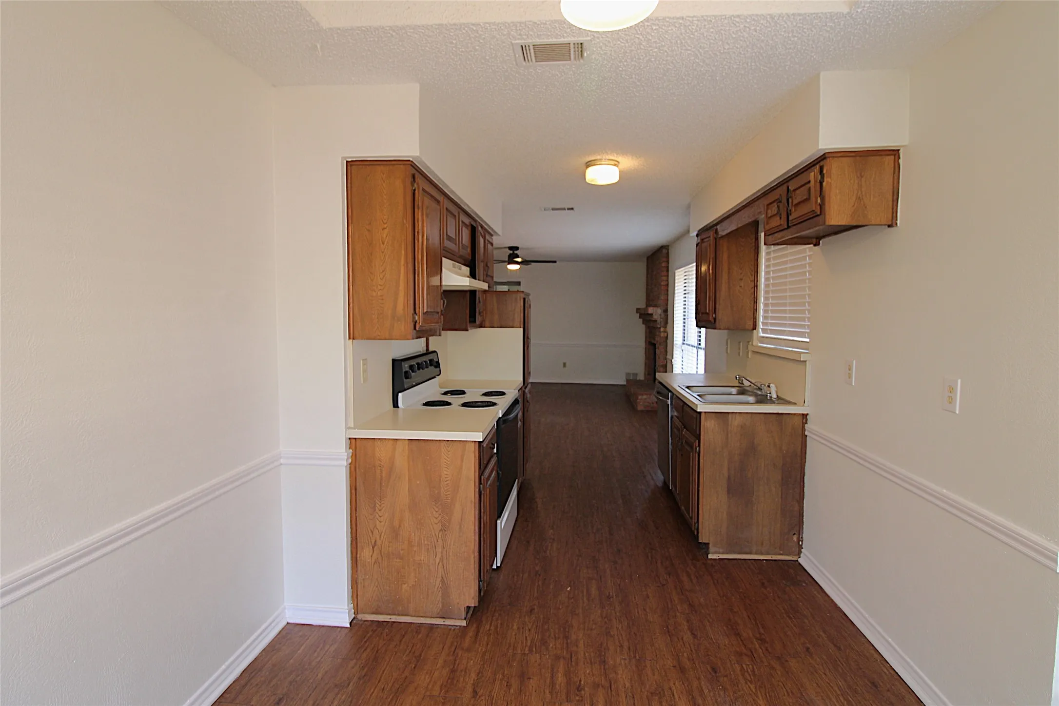Duplex For Rent in Dallas County , 1232 Mockingbird Lane, De Soto, Texas 75115, 3 Bedroom, 2 Bathroom, 2 Garage spaces, 1,280 Sqft, built in 1984, mls#21384476, Real Estate Agent in De Soto, Homes For Rent in Dallas county, Homes For Rent in De Soto, Realtor in De Soto Texas, Real Estate Brokerage Independent Realty Texas, Luminita Cordes Realtor