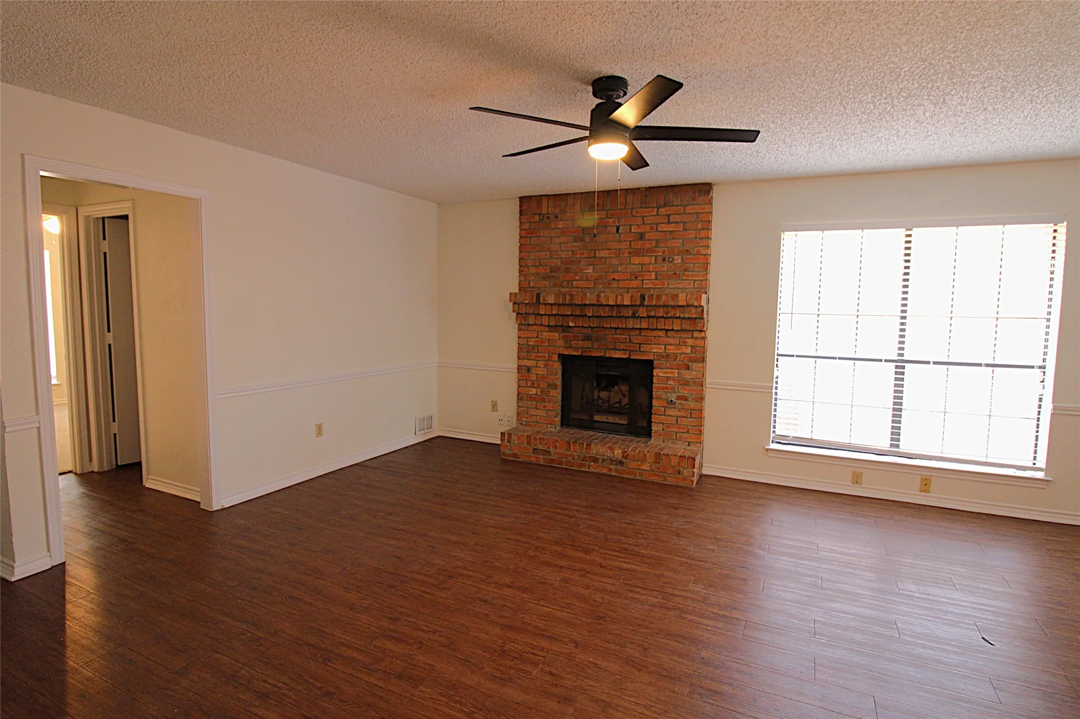 Duplex For Rent in Dallas County , 1232 Mockingbird Lane, De Soto, Texas 75115, 3 Bedroom, 2 Bathroom, 2 Garage spaces, 1,280 Sqft, built in 1984, mls#21384476, Real Estate Agent in De Soto, Homes For Rent in Dallas county, Homes For Rent in De Soto, Realtor in De Soto Texas, Real Estate Brokerage Independent Realty Texas, Luminita Cordes Realtor