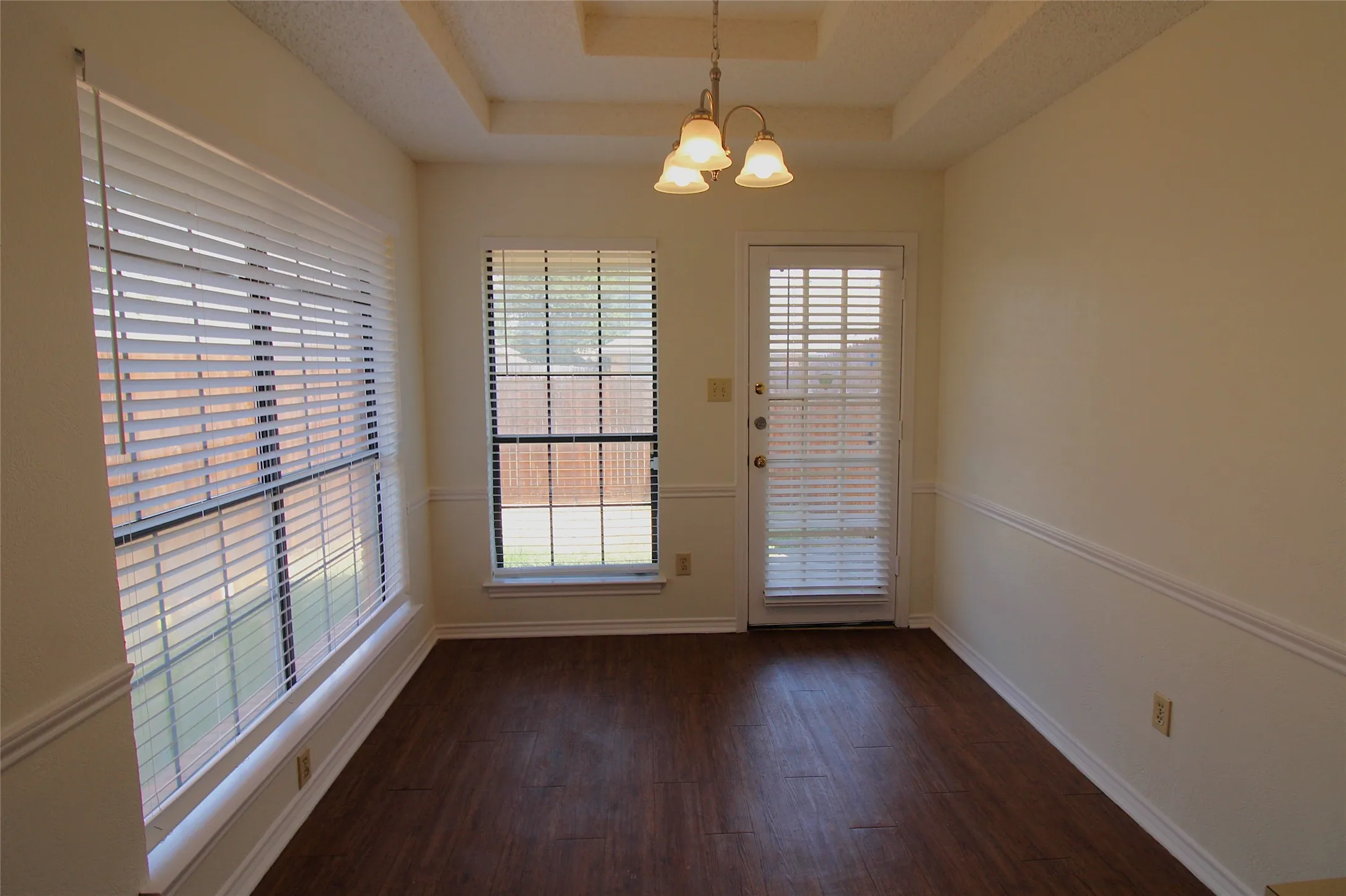 Duplex For Rent in Dallas County , 1232 Mockingbird Lane, De Soto, Texas 75115, 3 Bedroom, 2 Bathroom, 2 Garage spaces, 1,280 Sqft, built in 1984, mls#21384476, Real Estate Agent in De Soto, Homes For Rent in Dallas county, Homes For Rent in De Soto, Realtor in De Soto Texas, Real Estate Brokerage Independent Realty Texas, Luminita Cordes Realtor