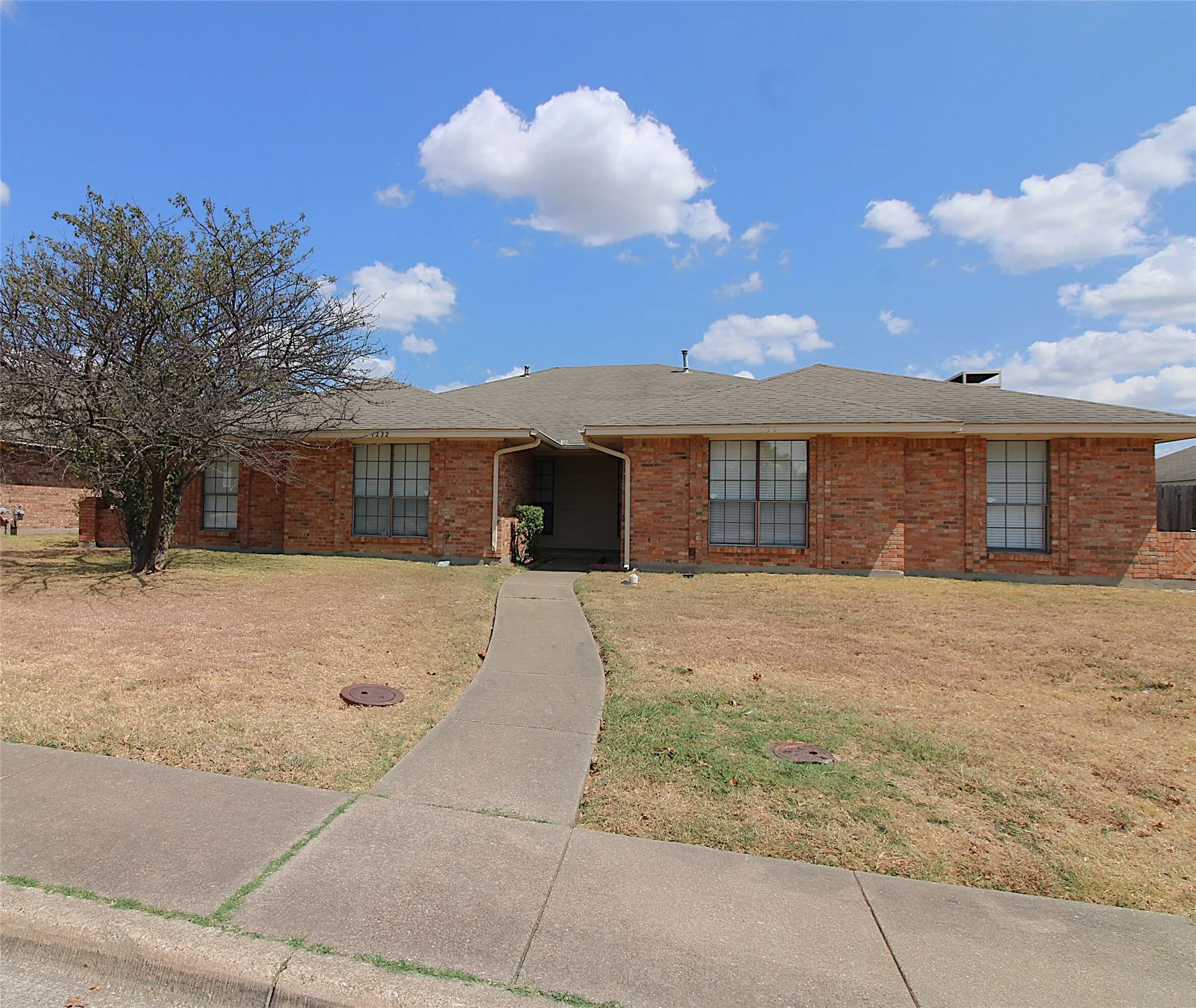 Duplex For Rent in Dallas County , 1232 Mockingbird Lane, De Soto, Texas 75115, 3 Bedroom, 2 Bathroom, 2 Garage spaces, 1,280 Sqft, built in 1984, mls#21384476, Real Estate Agent in De Soto, Homes For Rent in Dallas county, Homes For Rent in De Soto, Realtor in De Soto Texas, Real Estate Brokerage Independent Realty Texas, Luminita Cordes Realtor