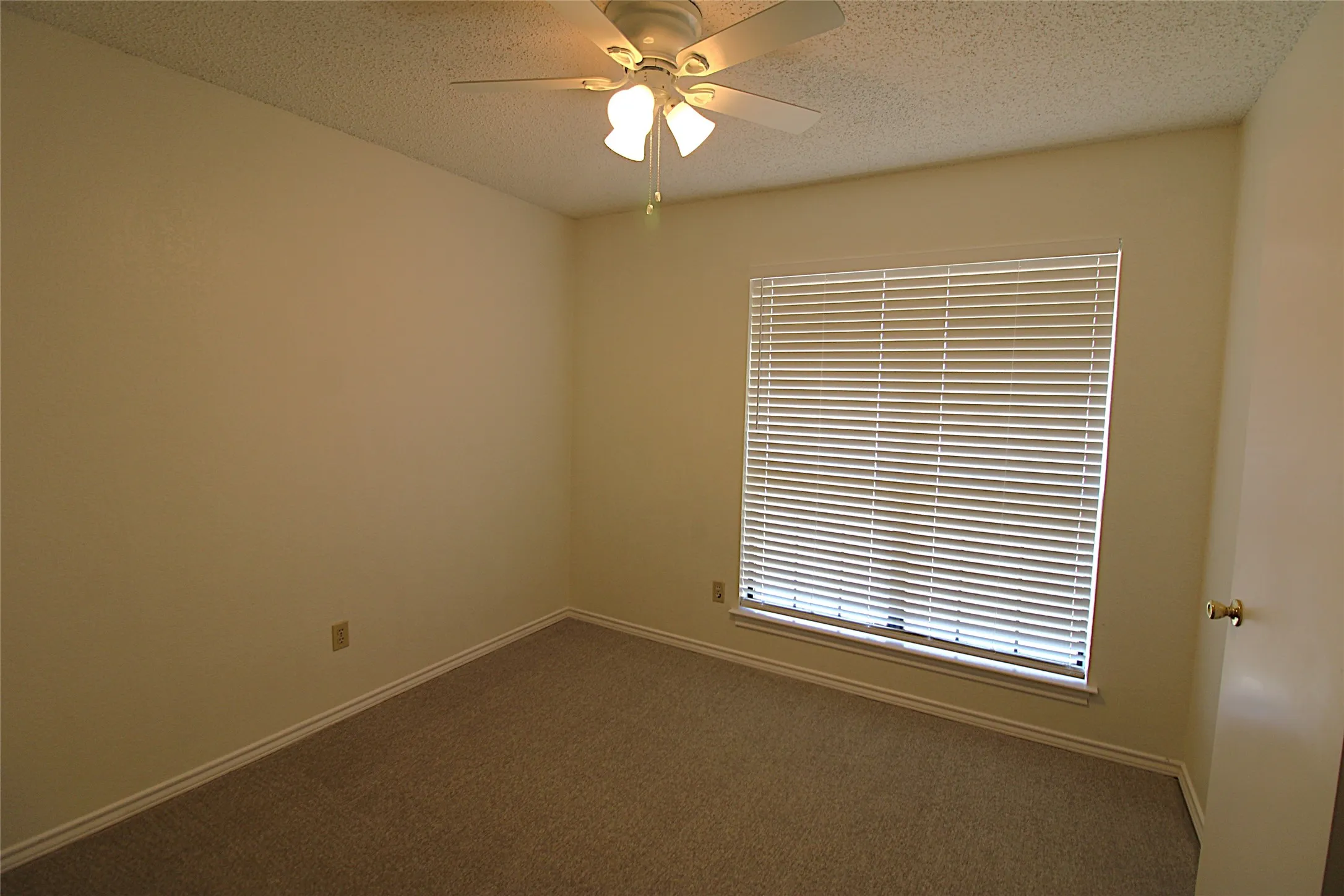 Duplex For Rent in Dallas County , 1232 Mockingbird Lane, De Soto, Texas 75115, 3 Bedroom, 2 Bathroom, 2 Garage spaces, 1,280 Sqft, built in 1984, mls#21384476, Real Estate Agent in De Soto, Homes For Rent in Dallas county, Homes For Rent in De Soto, Realtor in De Soto Texas, Real Estate Brokerage Independent Realty Texas, Luminita Cordes Realtor