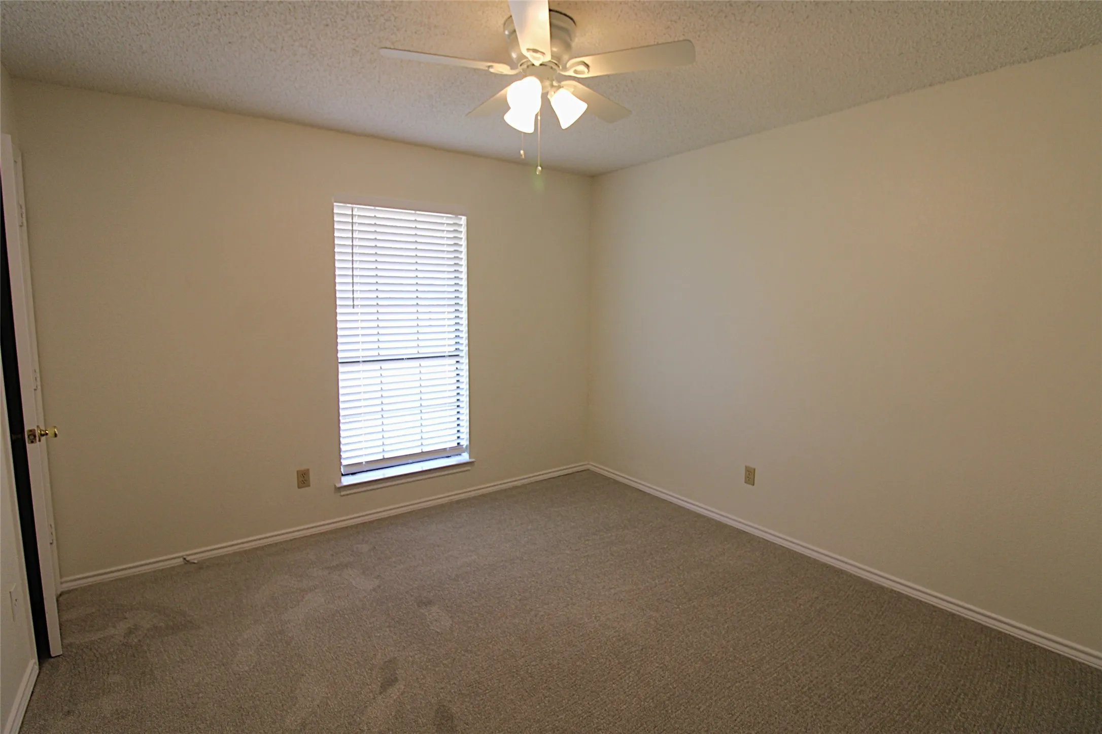 Duplex For Rent in Dallas County , 1232 Mockingbird Lane, De Soto, Texas 75115, 3 Bedroom, 2 Bathroom, 2 Garage spaces, 1,280 Sqft, built in 1984, mls#21384476, Real Estate Agent in De Soto, Homes For Rent in Dallas county, Homes For Rent in De Soto, Realtor in De Soto Texas, Real Estate Brokerage Independent Realty Texas, Luminita Cordes Realtor