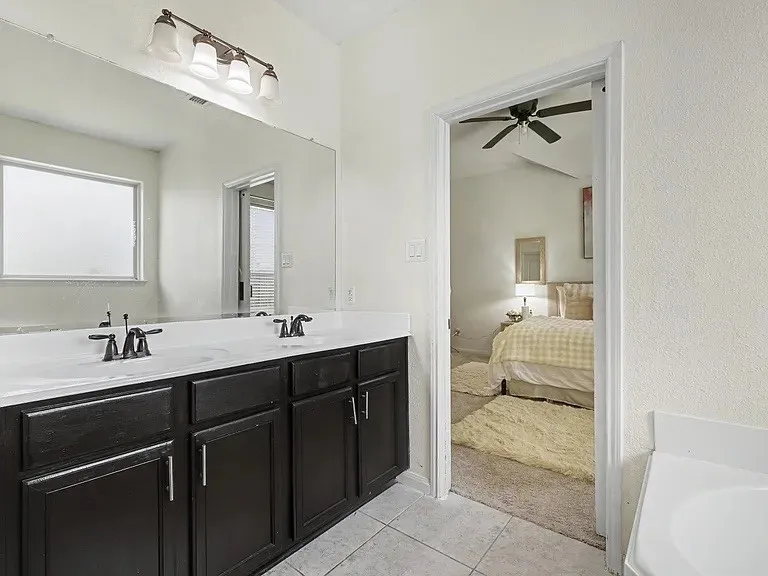 Single Family Residence For Rent in Collin County , 424 Winchester Drive, Celina, Texas 75009, 4 Bedroom, 3 Bathroom, 2 Garage spaces, 2,855 Sqft, built in 2015, mls#21384125, Real Estate Agent in Celina, Homes For Rent in Collin county, Homes For Rent in Celina, Realtor in Celina Texas, Real Estate Brokerage Independent Realty Texas, Luminita Cordes Realtor