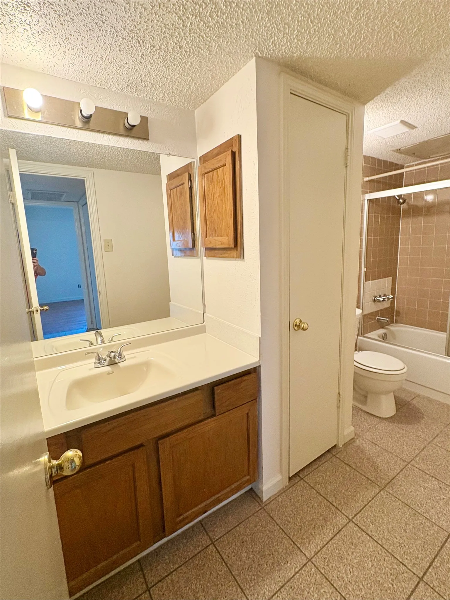 Condominium For Rent in Dallas County , 8109 Skillman Street 2015, Dallas, Texas 75231, 3 Bedroom, 2 Bathroom, Garage spaces, 1,205 Sqft, built in 1981, mls#21360804, Real Estate Agent in Dallas, Homes For Rent in Dallas county, Homes For Rent in Dallas, Realtor in Dallas Texas, Real Estate Brokerage Independent Realty Texas, Luminita Cordes Realtor