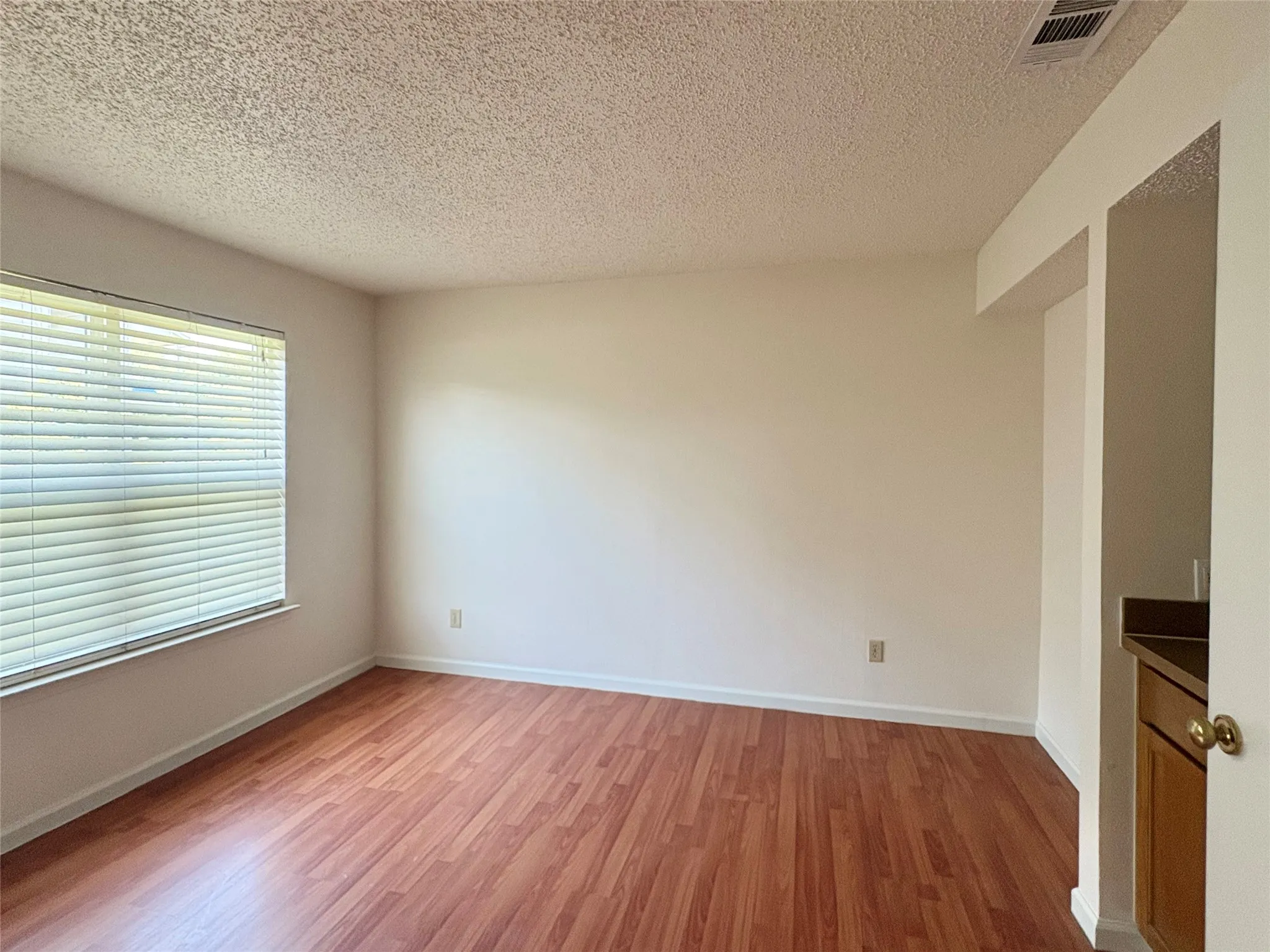 Condominium For Rent in Dallas County , 8109 Skillman Street 2015, Dallas, Texas 75231, 3 Bedroom, 2 Bathroom, Garage spaces, 1,205 Sqft, built in 1981, mls#21360804, Real Estate Agent in Dallas, Homes For Rent in Dallas county, Homes For Rent in Dallas, Realtor in Dallas Texas, Real Estate Brokerage Independent Realty Texas, Luminita Cordes Realtor