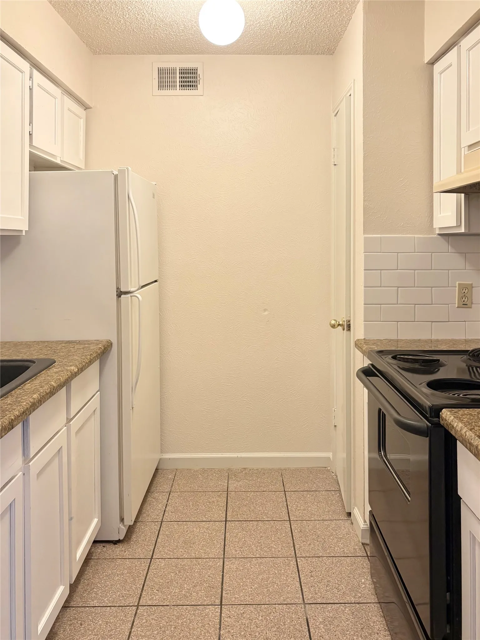 Condominium For Rent in Dallas County , 8109 Skillman Street 2015, Dallas, Texas 75231, 3 Bedroom, 2 Bathroom, Garage spaces, 1,205 Sqft, built in 1981, mls#21360804, Real Estate Agent in Dallas, Homes For Rent in Dallas county, Homes For Rent in Dallas, Realtor in Dallas Texas, Real Estate Brokerage Independent Realty Texas, Luminita Cordes Realtor