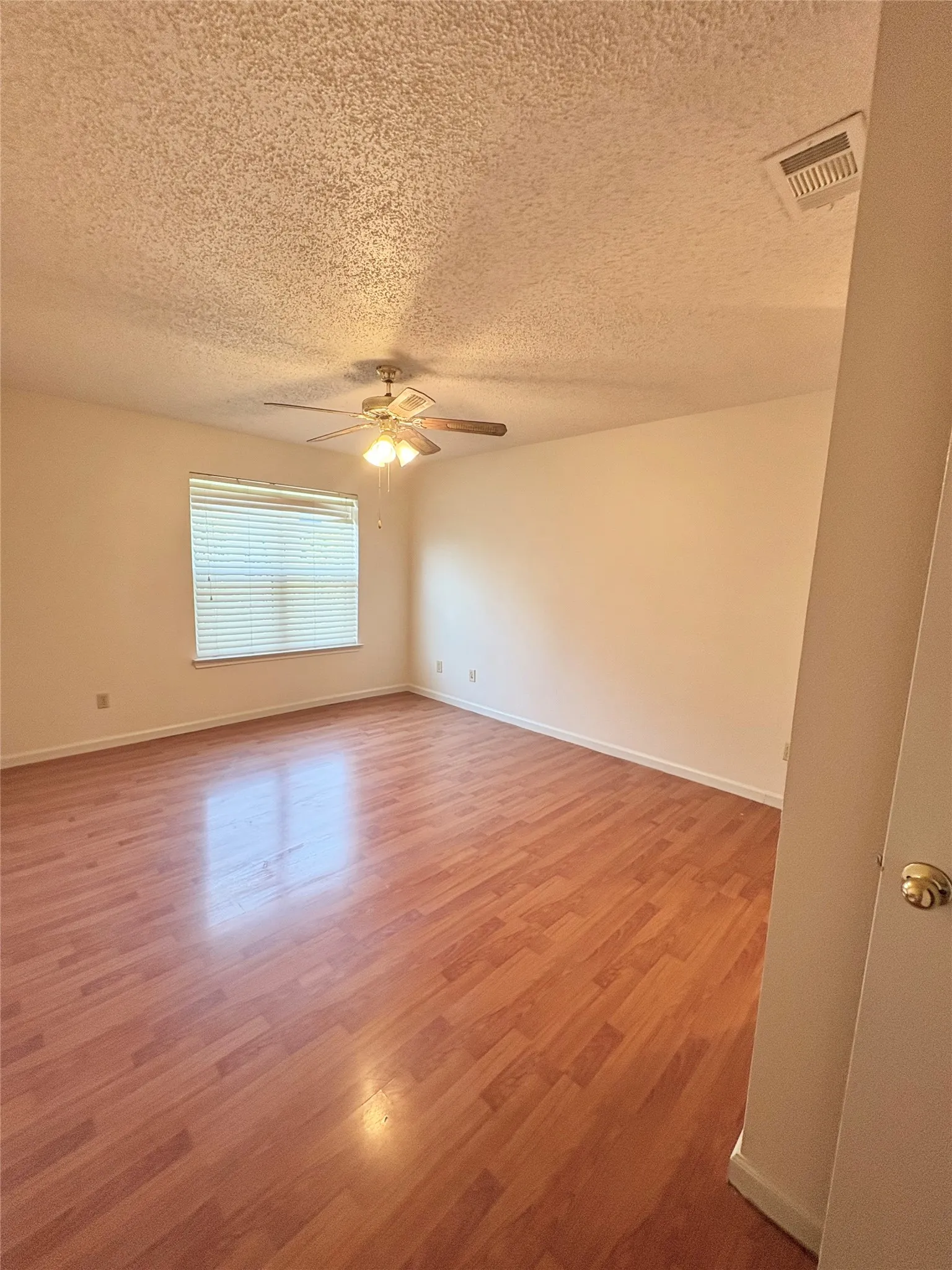 Condominium For Rent in Dallas County , 8109 Skillman Street 2015, Dallas, Texas 75231, 3 Bedroom, 2 Bathroom, Garage spaces, 1,205 Sqft, built in 1981, mls#21360804, Real Estate Agent in Dallas, Homes For Rent in Dallas county, Homes For Rent in Dallas, Realtor in Dallas Texas, Real Estate Brokerage Independent Realty Texas, Luminita Cordes Realtor