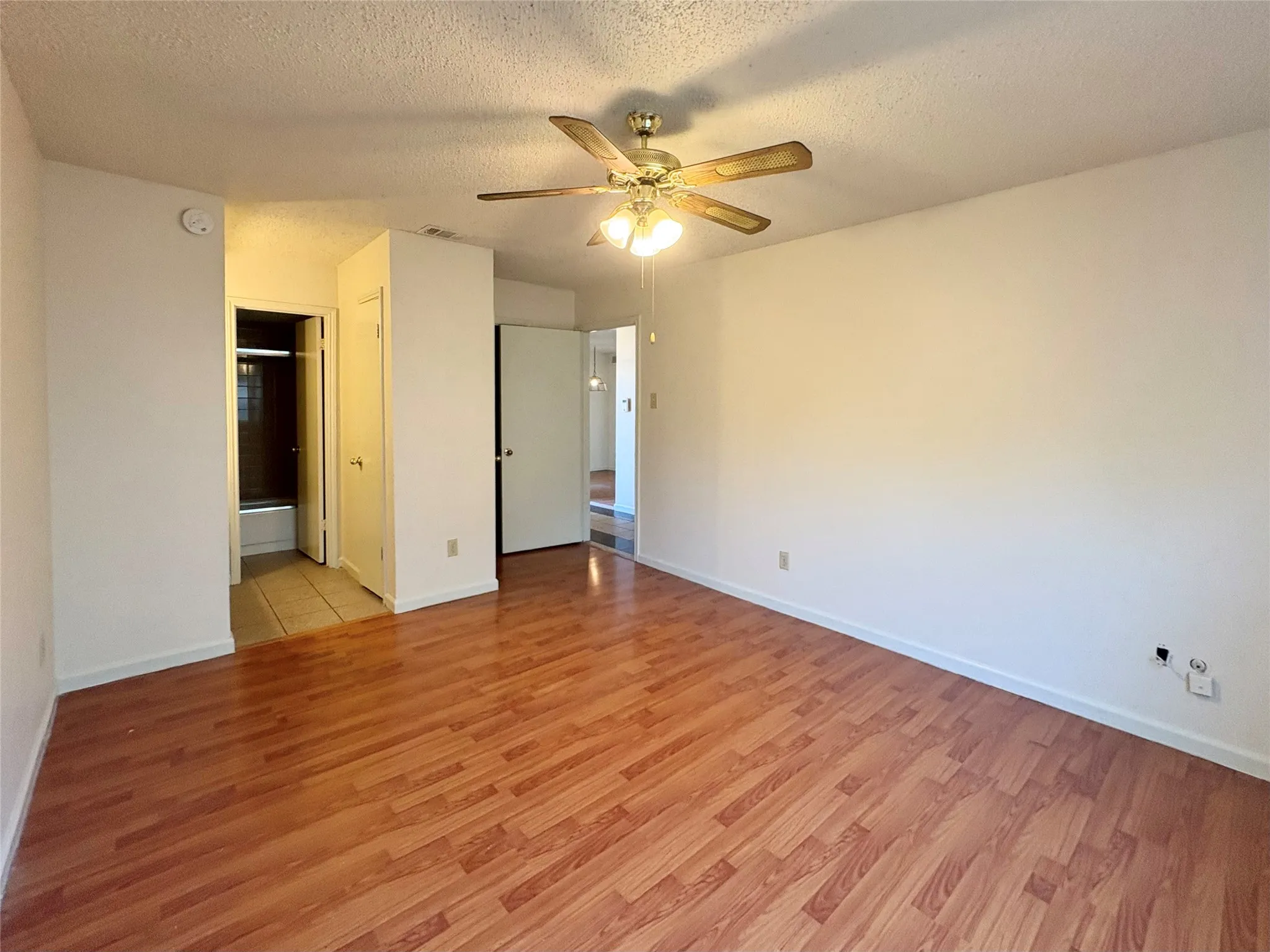 Condominium For Rent in Dallas County , 8109 Skillman Street 2015, Dallas, Texas 75231, 3 Bedroom, 2 Bathroom, Garage spaces, 1,205 Sqft, built in 1981, mls#21360804, Real Estate Agent in Dallas, Homes For Rent in Dallas county, Homes For Rent in Dallas, Realtor in Dallas Texas, Real Estate Brokerage Independent Realty Texas, Luminita Cordes Realtor