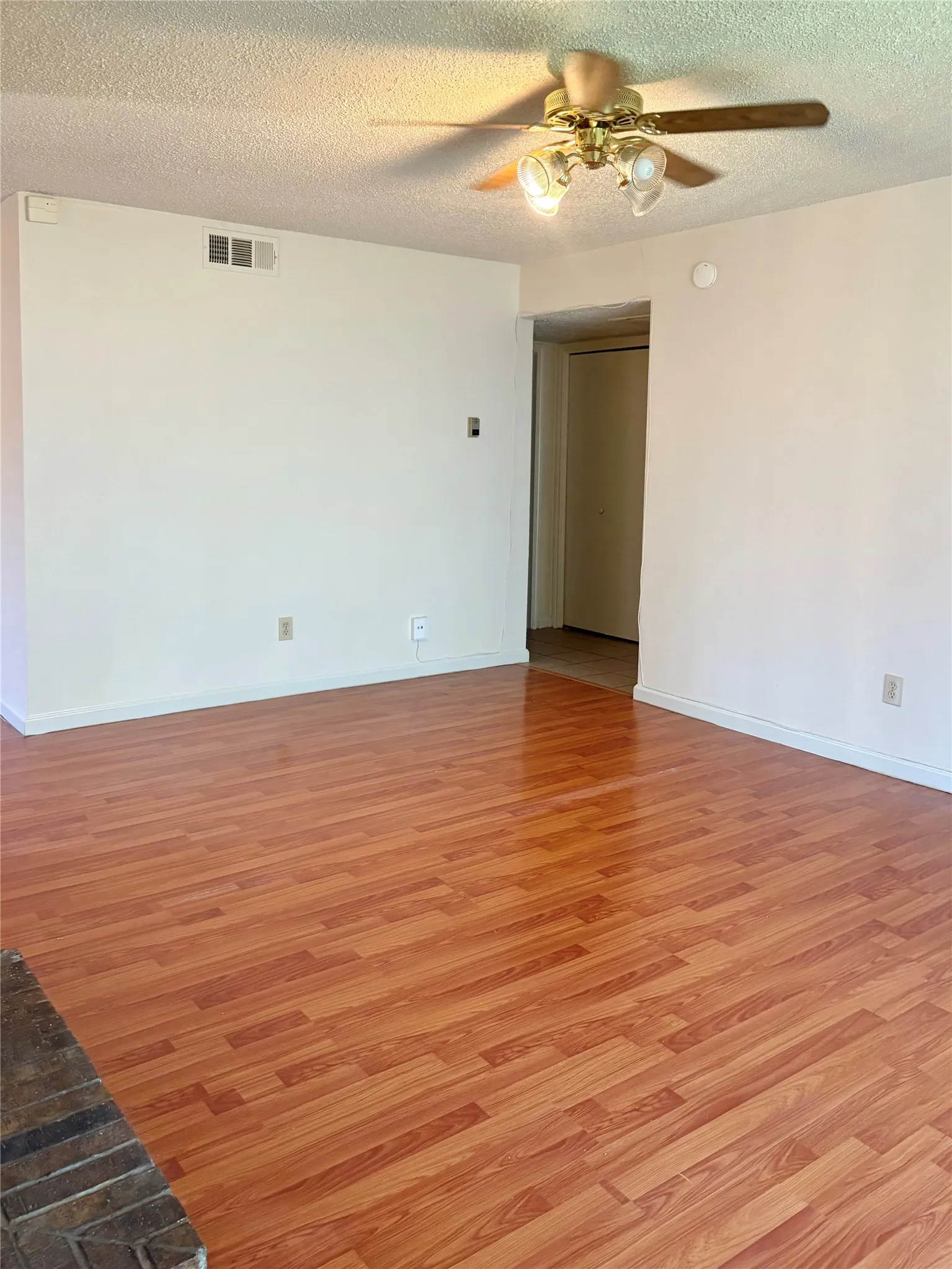 Condominium For Rent in Dallas County , 8109 Skillman Street 2015, Dallas, Texas 75231, 3 Bedroom, 2 Bathroom, Garage spaces, 1,205 Sqft, built in 1981, mls#21360804, Real Estate Agent in Dallas, Homes For Rent in Dallas county, Homes For Rent in Dallas, Realtor in Dallas Texas, Real Estate Brokerage Independent Realty Texas, Luminita Cordes Realtor